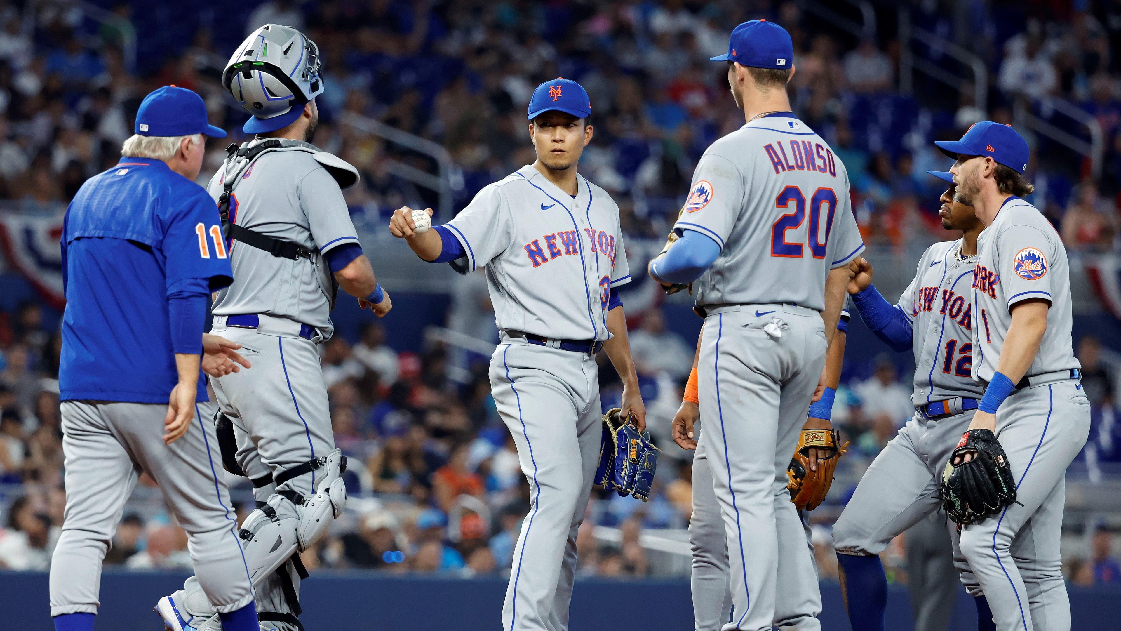 Apr 2, 2023; Miami, Florida, USA; New York Mets manager Buck Showwalter (11) removes starting pitcher Kodai Senga (34) against the Miami Marlins in the sixth inning at loanDepot Park. Mandatory Credit: Rhona Wise-USA TODAY Sports / © Rhona Wise-USA TODAY Sports