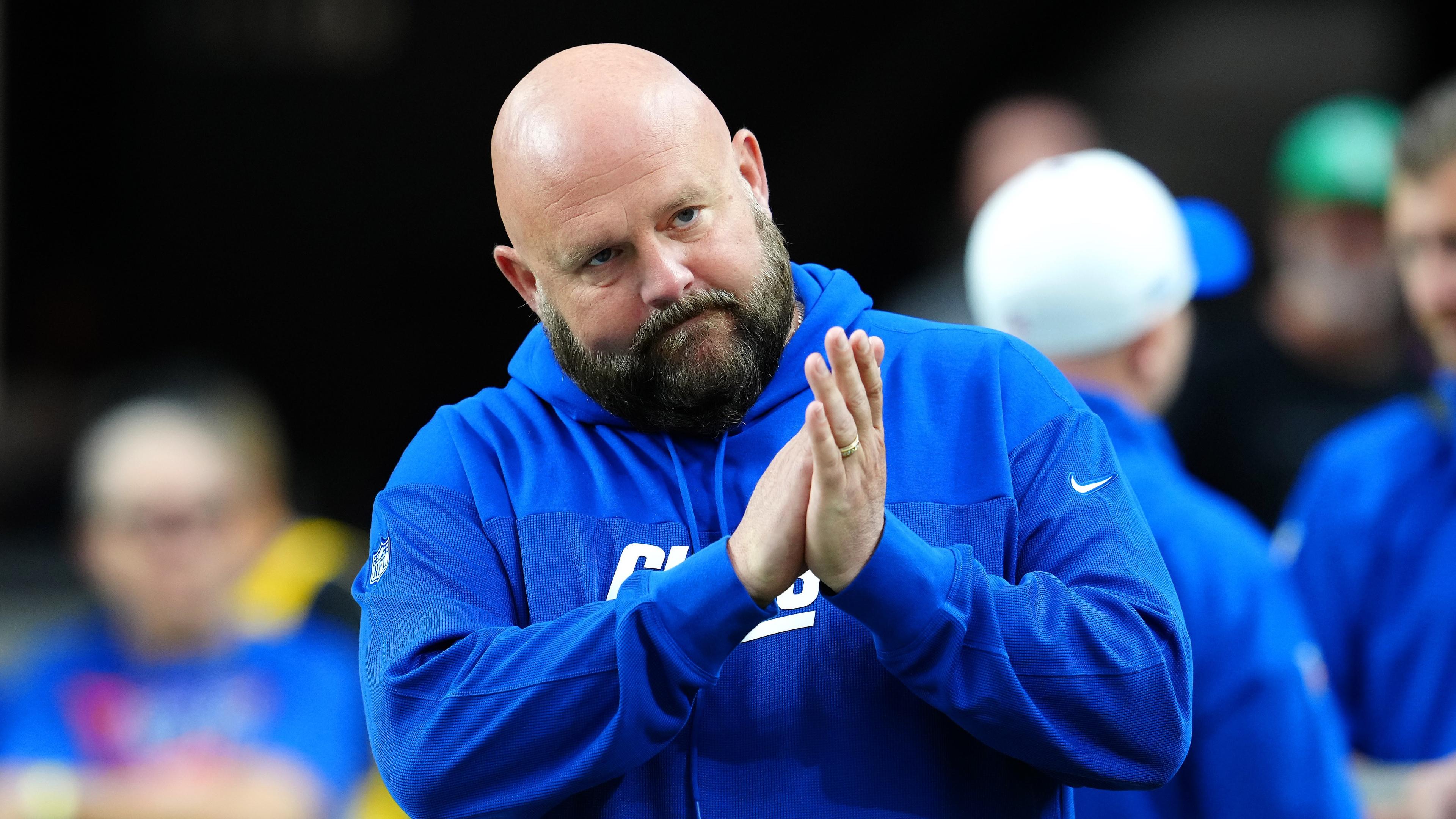 Nov 5, 2023; Paradise, Nevada, USA; New York Giants head coach Brian Daboll takes the field before the start of a game against the Las Vegas Raiders at Allegiant Stadium. Mandatory Credit: Stephen R. Sylvanie-USA TODAY Sports / © Stephen R. Sylvanie-USA TODAY Sports