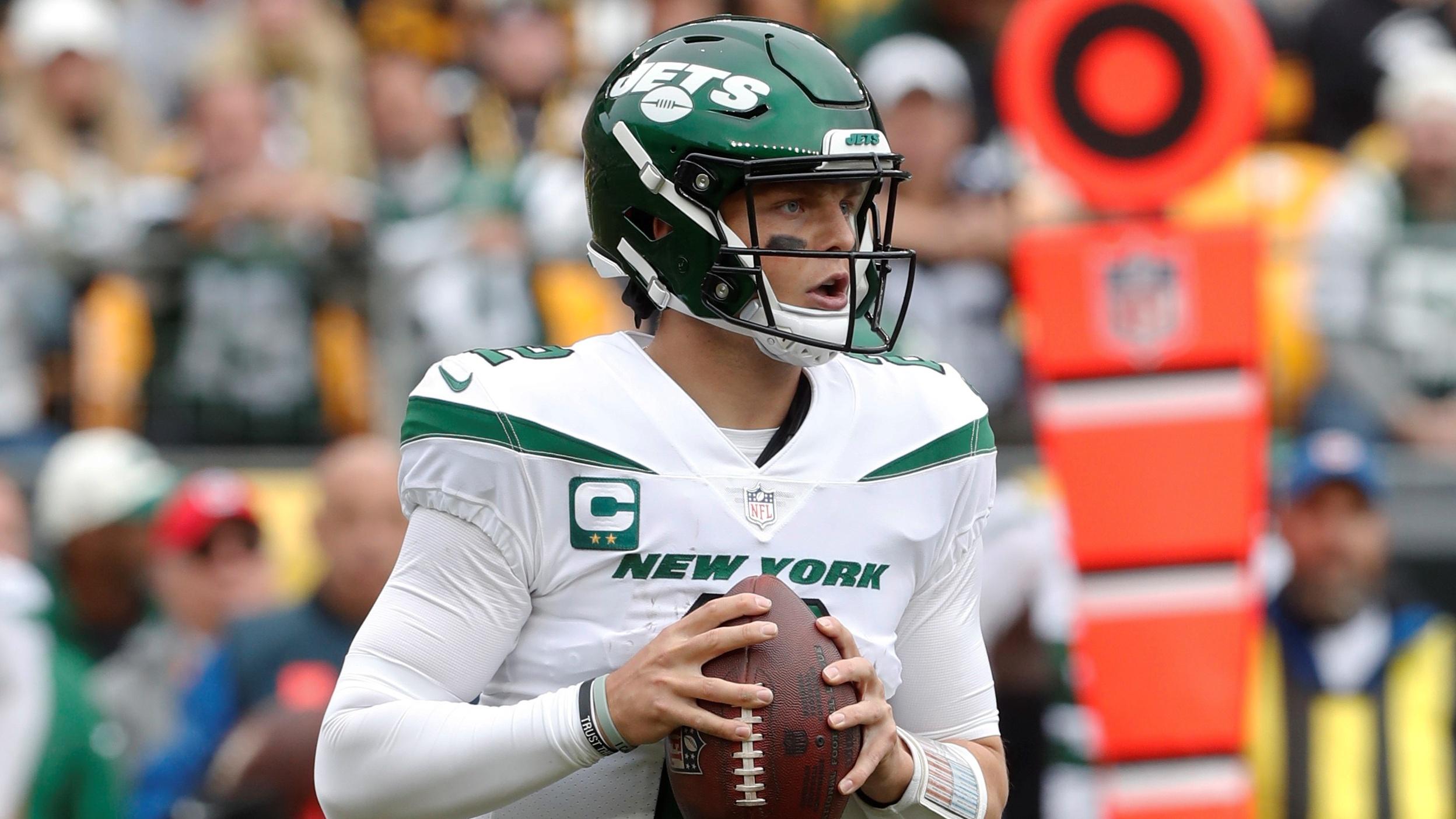 Oct 2, 2022; Pittsburgh, Pennsylvania, USA; New York Jets quarterback Zach Wilson (2) looks to pass against the Pittsburgh Steelers during the first quarter at Acrisure Stadium. Mandatory Credit: Charles LeClaire-USA TODAY Sports / © Charles LeClaire-USA TODAY Sports