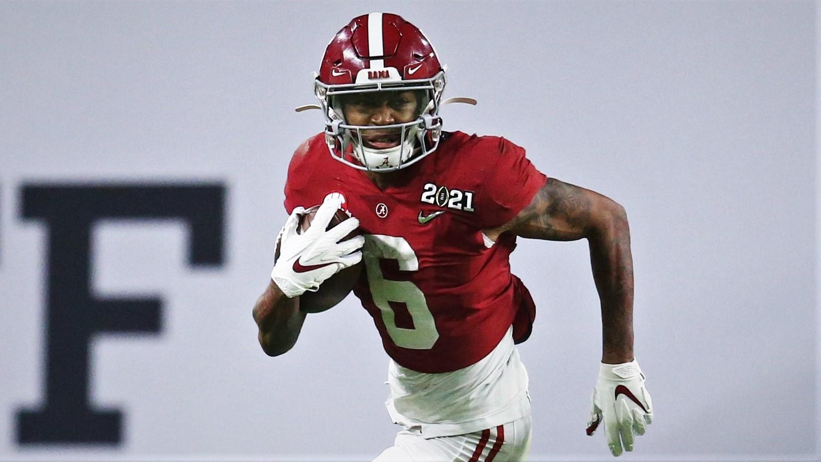 Alabama Crimson Tide wide receiver DeVonta Smith (6) against the Ohio State Buckeyes in the 2021 College Football Playoff National Championship Game. / Mark J. Rebilas-USA TODAY Sports
