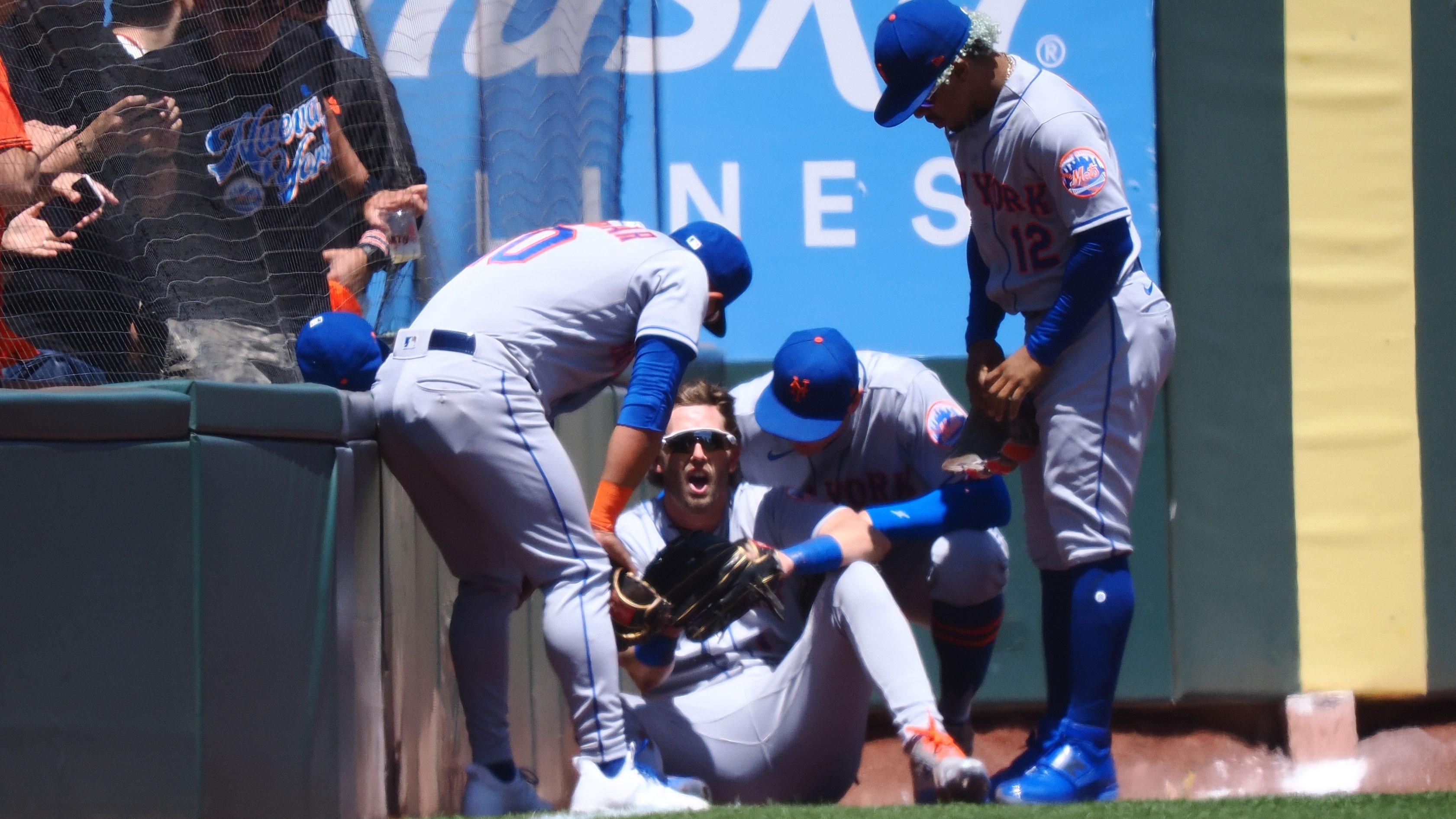 May 25, 2022; San Francisco, California, USA; Teammates check on New York Mets left fielder Jeff McNeil (1) after colliding with the wall during the third inning against the San Francisco Giants at Oracle Park. / Kelley L Cox-USA TODAY Sports