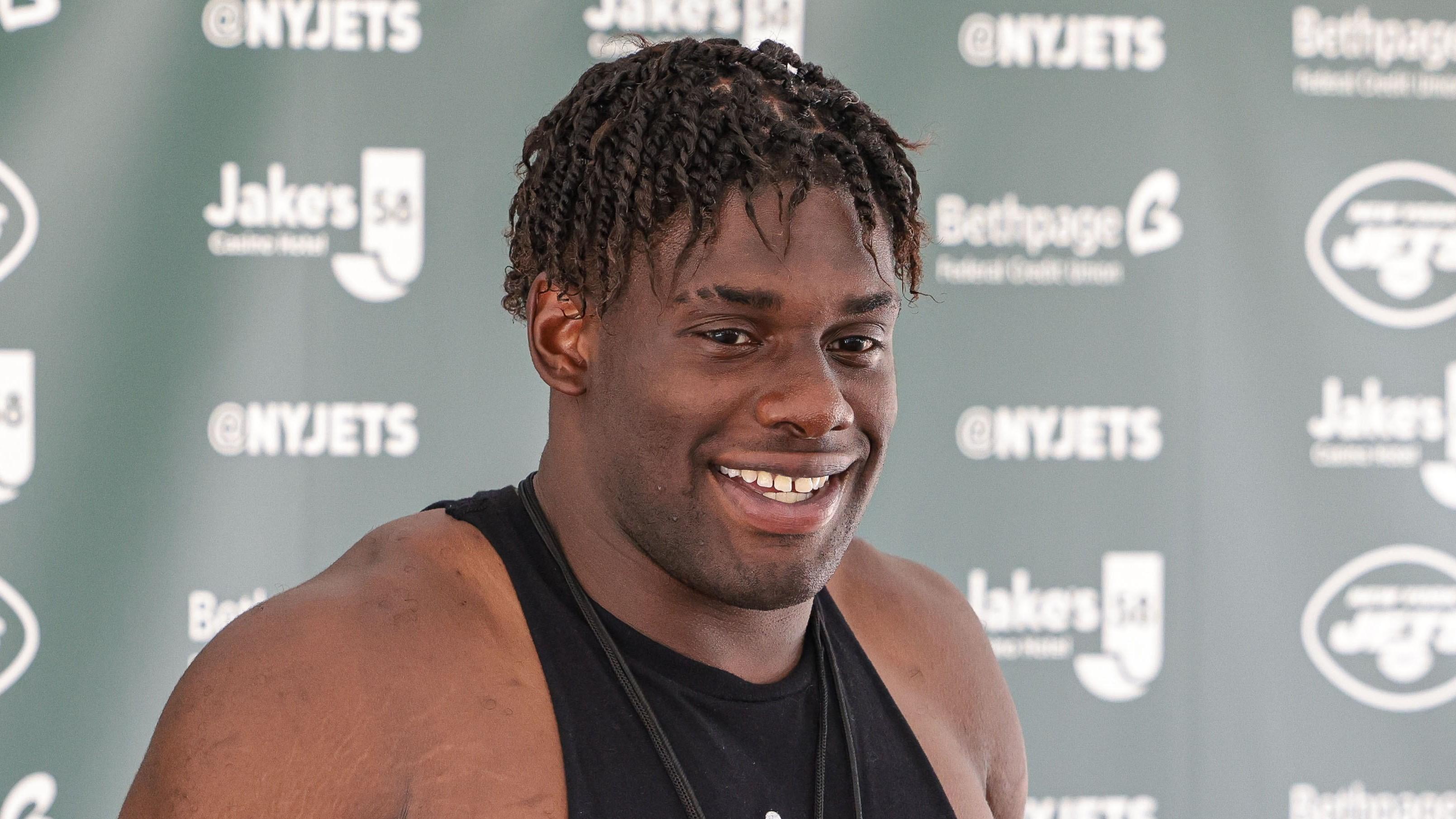 Caption: Jul 27, 2021; Florham Park, NJ, United States; New York Jets defensive end Carl Lawson (58) talks with the media on training camp report day at Atlantic Health Jets Training Center. / Vincent Carchietta-USA TODAY Sports