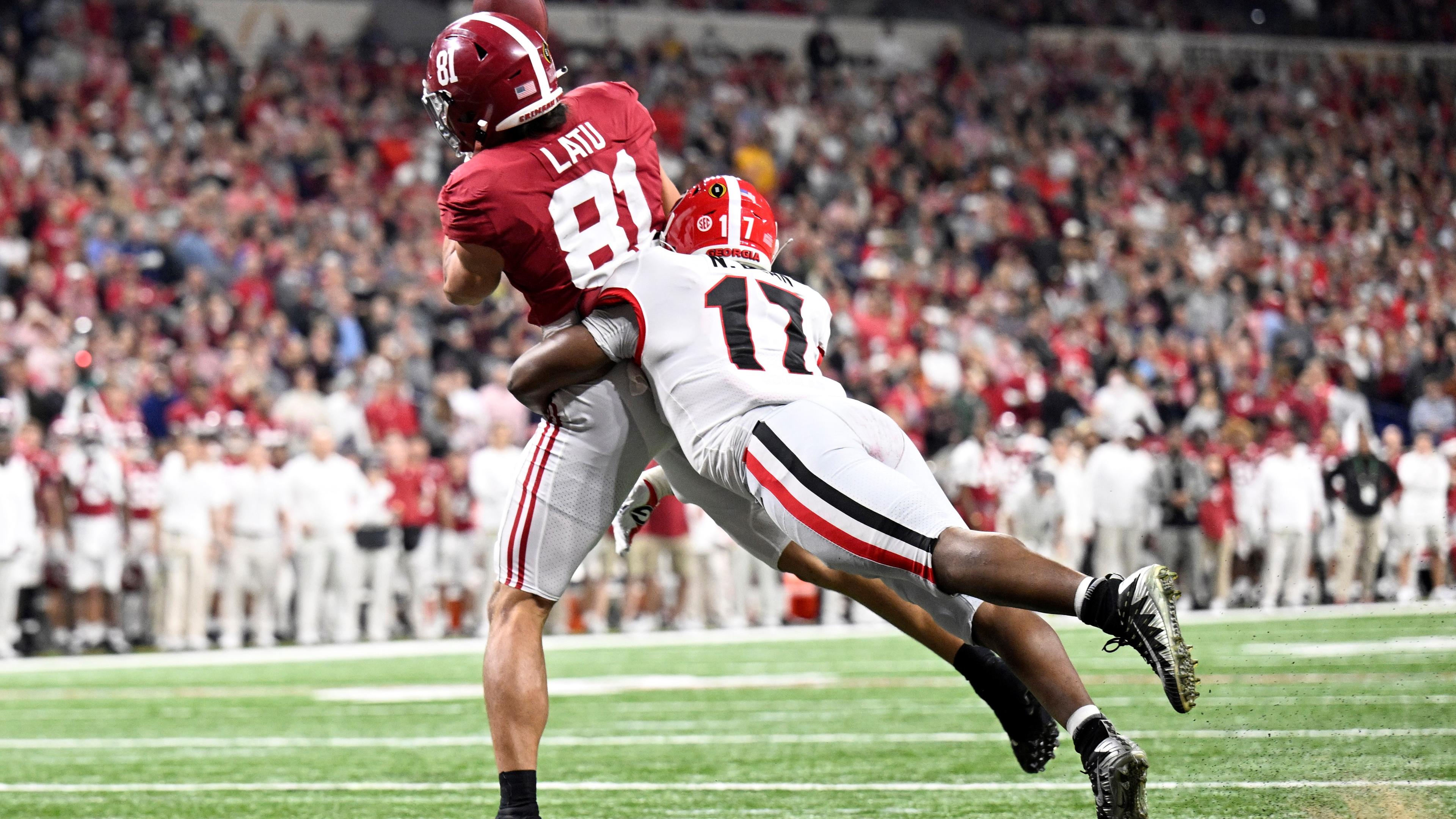 Georgia Bulldogs linebacker Nakobe Dean (17) breaks up a pass intended for Alabama Crimson Tide tight end Cameron Latu (81) in the end zone in the second quarter during the 2022 CFP / Marc Lebryk - USA TODAY Sports