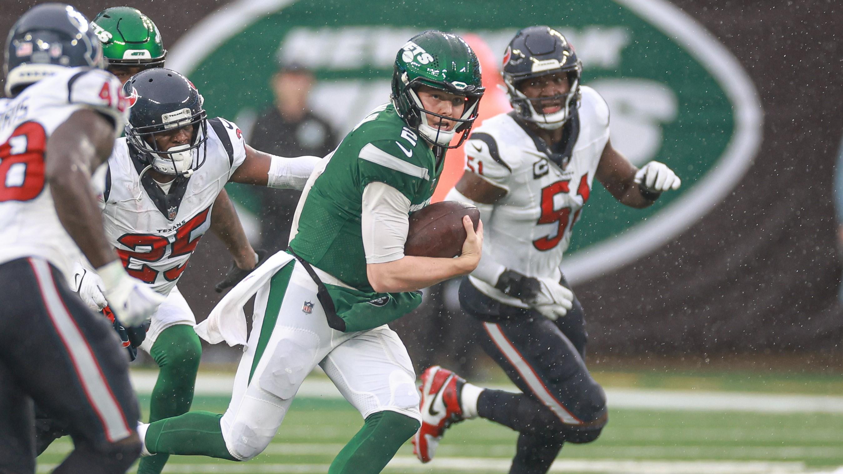 Dec 10, 2023; East Rutherford, New Jersey, USA; New York Jets quarterback Zach Wilson (2) is pursued by Houston Texans cornerback Desmond King II (25) during the second half at MetLife Stadium. Mandatory Credit: Vincent Carchietta-USA TODAY Sports / © Vincent Carchietta-USA TODAY Sports