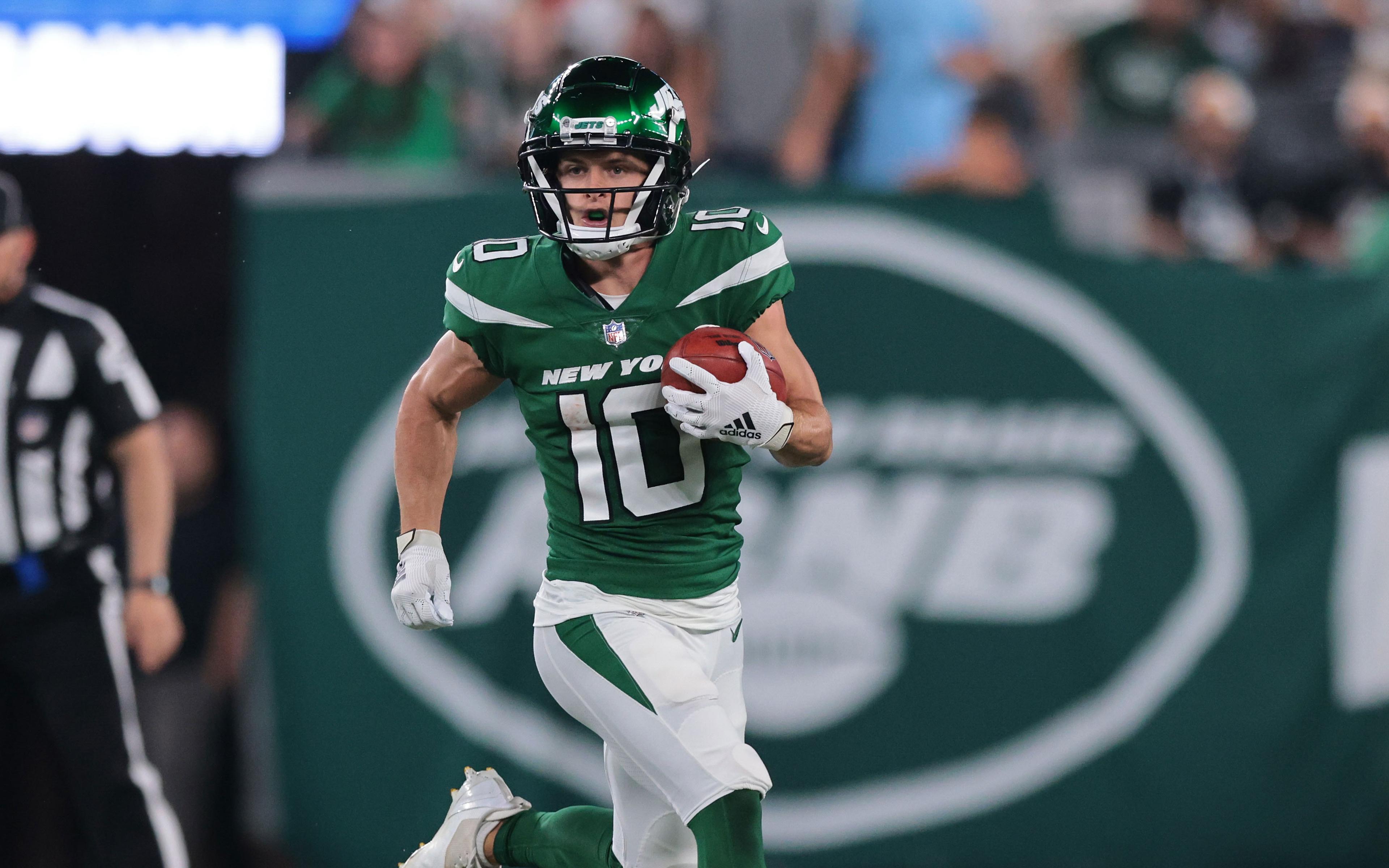 Aug 29, 2021; East Rutherford, New Jersey, USA; New York Jets wide receiver Braxton Berrios (10) against the Philadelphia Eagles during the second half at MetLife Stadium. Mandatory Credit: Vincent Carchietta-USA TODAY Sports / © Vincent Carchietta-USA TODAY Sports