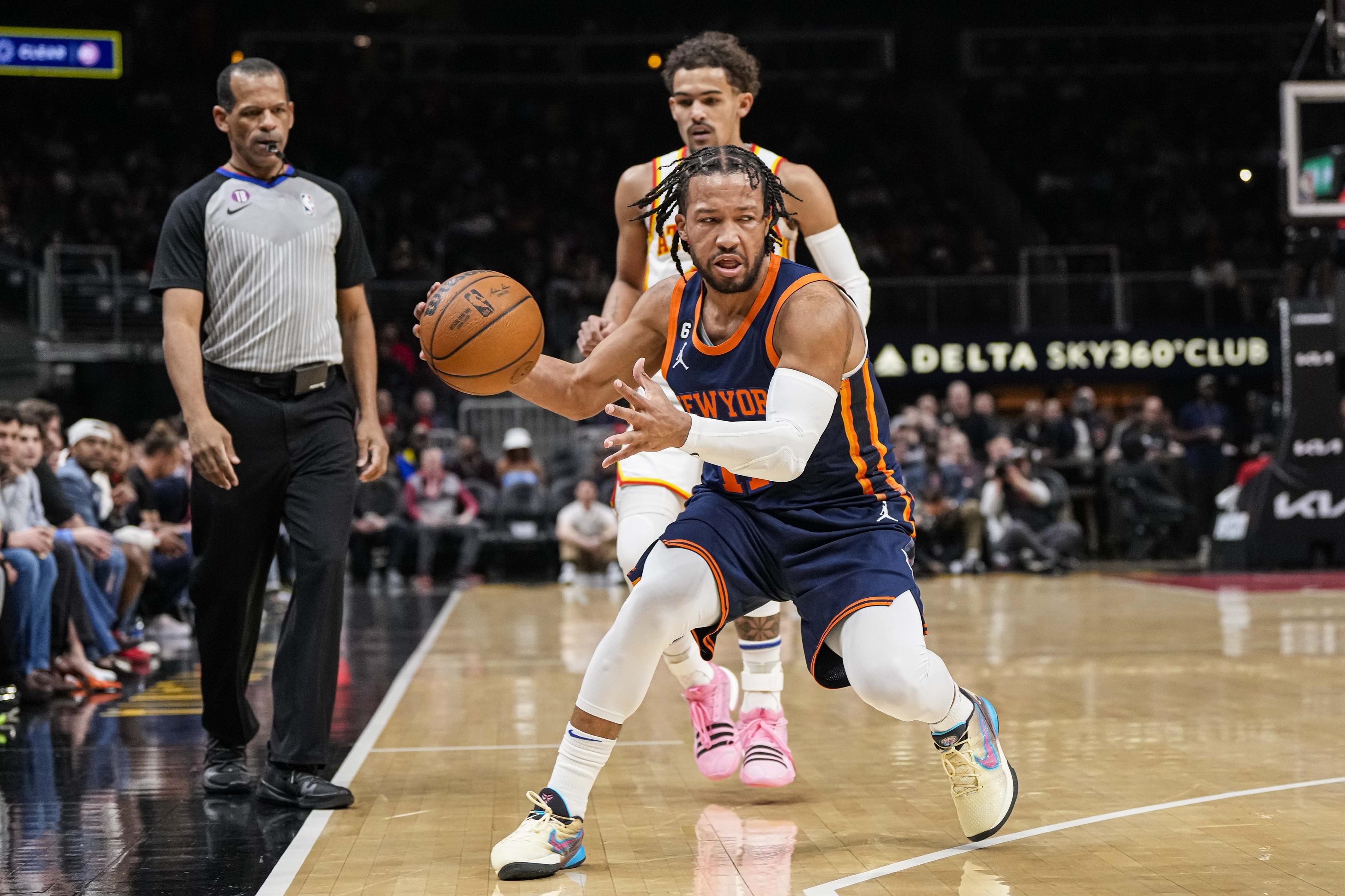 New York Knicks guard Jalen Brunson (11) keeps the ball in bounds behind Atlanta Hawks guard Trae Young (11) during the first half at State Farm Arena. / Dale Zanine-USA TODAY Sports
