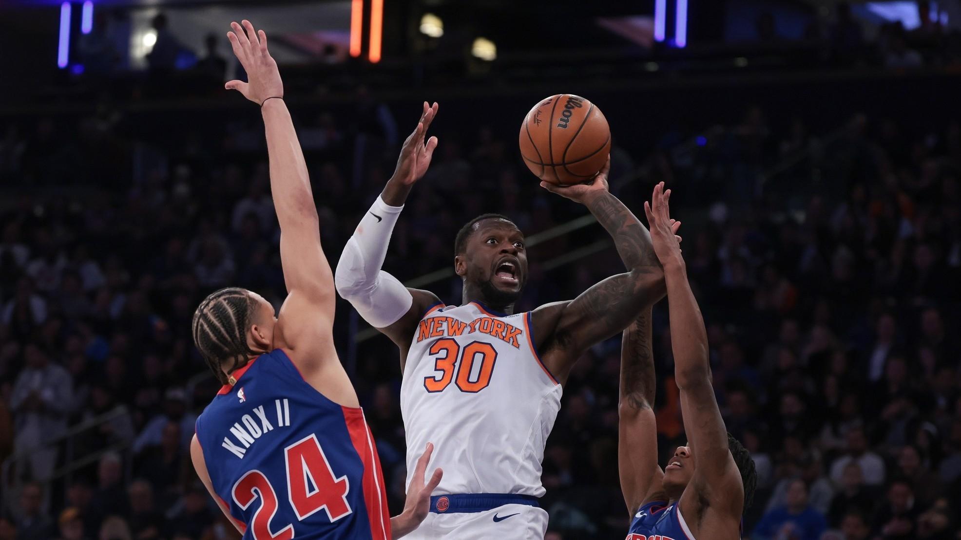 New York Knicks forward Julius Randle (30) shoots the ball as Detroit Pistons guard Marcus Sasser (25) and forward Kevin Knox II (24) defend during the first half at Madison Square Garden. / Vincent Carchietta-USA TODAY Sports