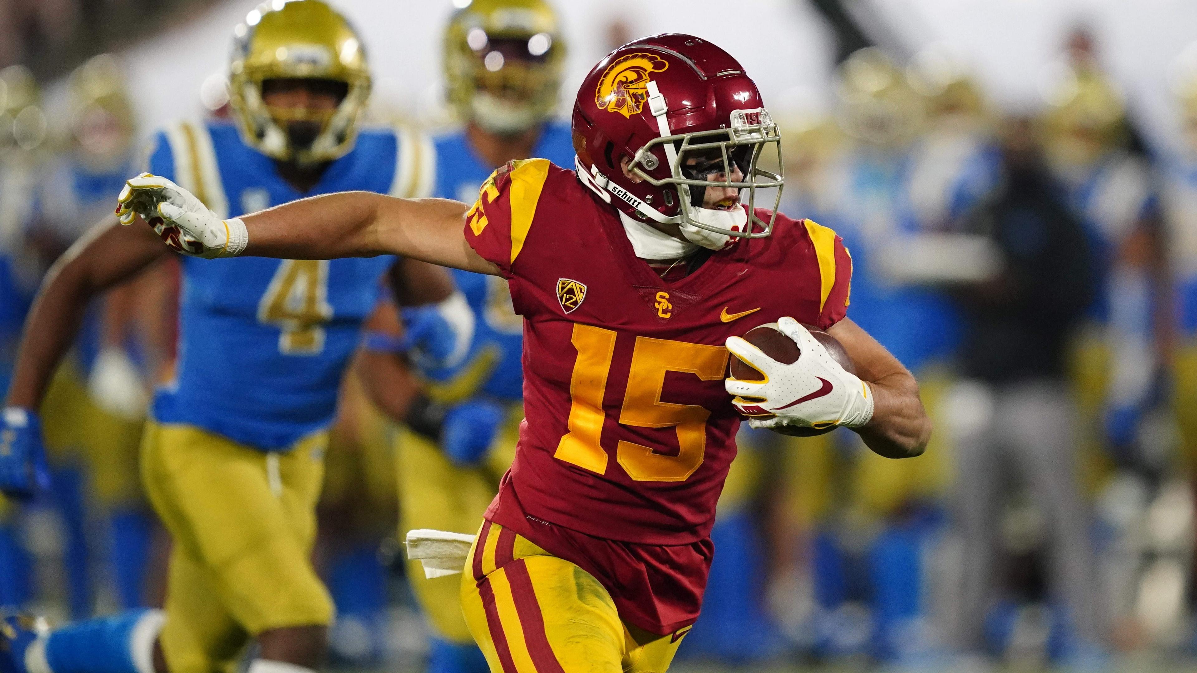 Southern California Trojans wide receiver Drake London (15) scores on a 65 yard touchdown reception in the second quarter against the UCLA Bruins at Rose Bowl. / Kirby Lee-USA TODAY Sports