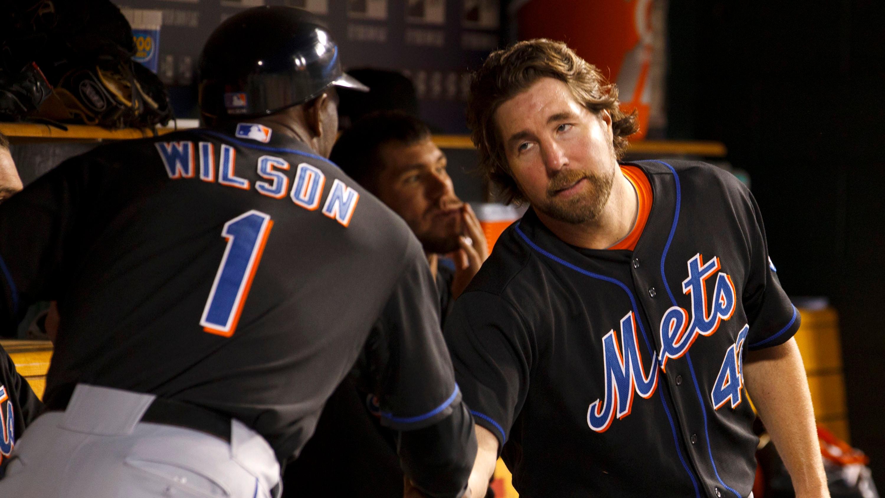 Mets RHP R.A. Dickey and coach Mookie Wilson / USA TODAY Sports