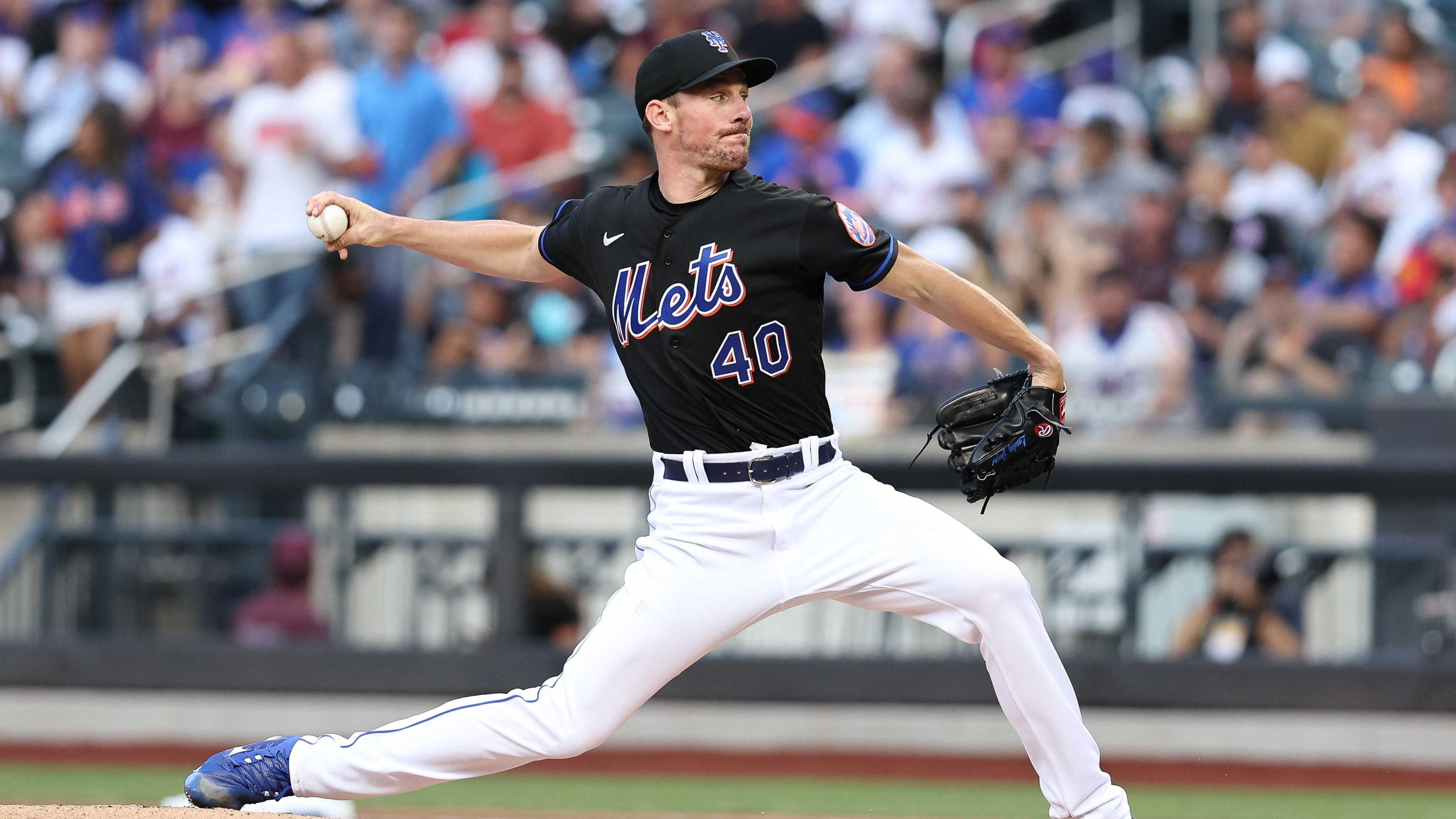 Jul 8, 2022; New York City, New York, USA; New York Mets starting pitcher Chris Bassitt (40) delivers a pitch during the first inning against the Miami Marlins at Citi Field. / Vincent Carchietta-USA TODAY Sports