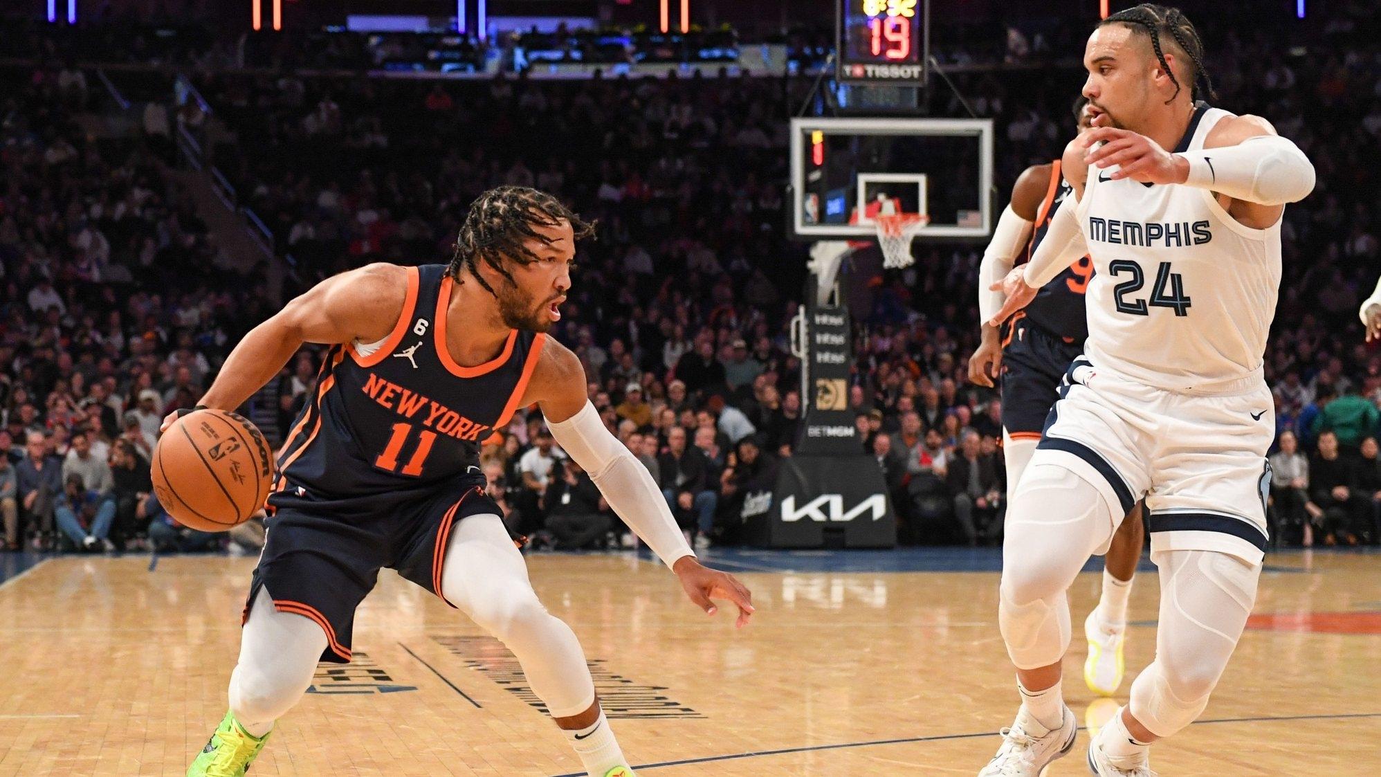 New York Knicks guard Jalen Brunson drives to the basket against Memphis Grizzlies forward Dillon Brooks / Dennis Schneidler-USA TODAY Sports