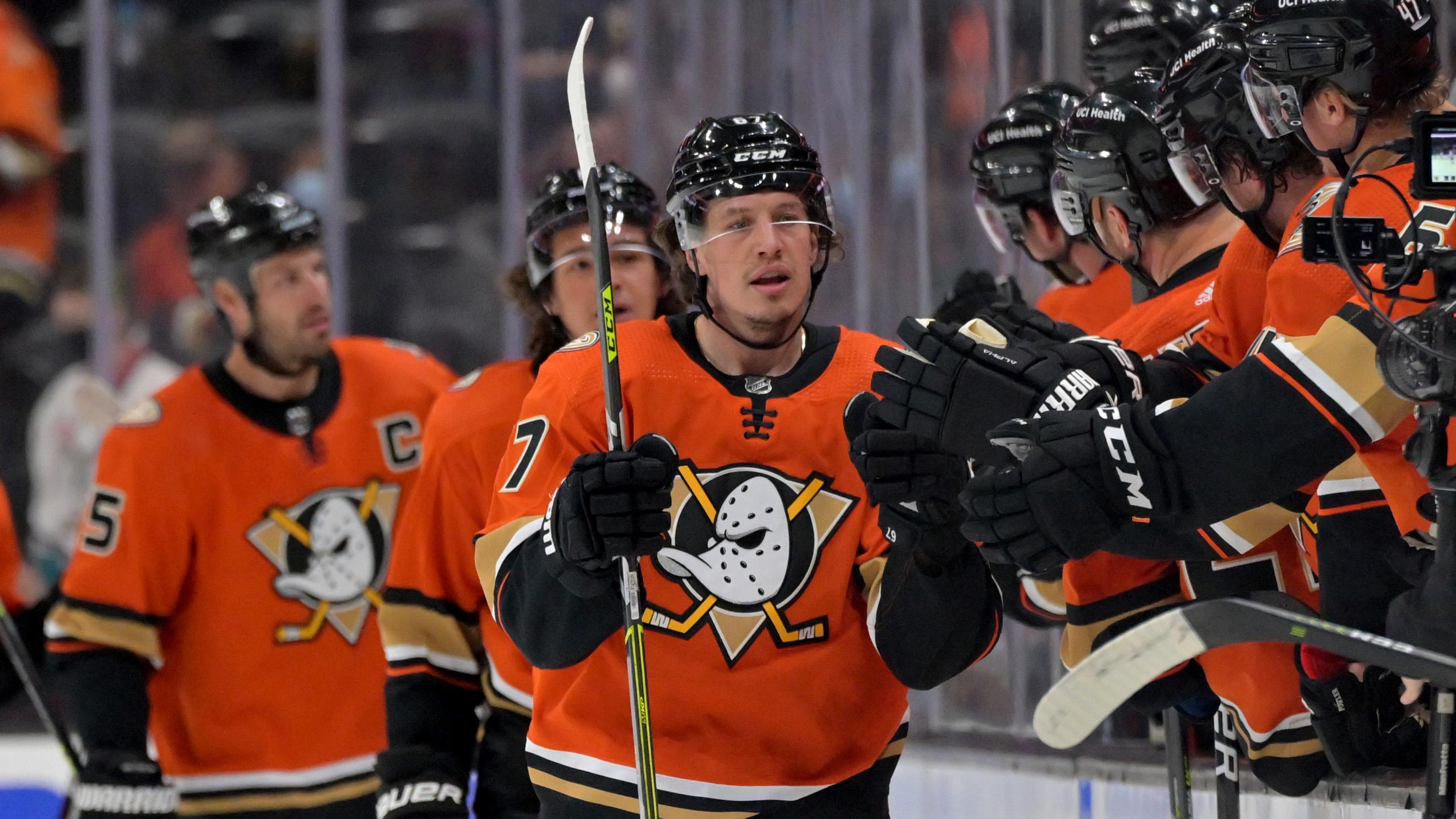Anaheim Ducks left wing Rickard Rakell (67) is greeted at the bench after a goal in the second period against the Seattle Kraken at Honda Center. / Jayne Kamin-Oncea-USA TODAY Sports
