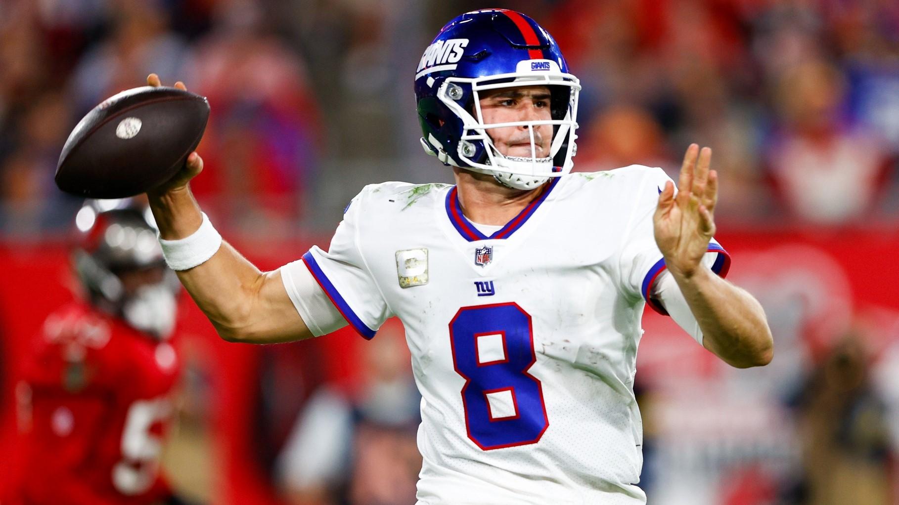 Nov 22, 2021; Tampa, Florida, USA; New York Giants quarterback Daniel Jones (8) throws a pass in the second half against the Tampa Bay Buccaneers at Raymond James Stadium. / Nathan Ray Seebeck-USA TODAY Sports
