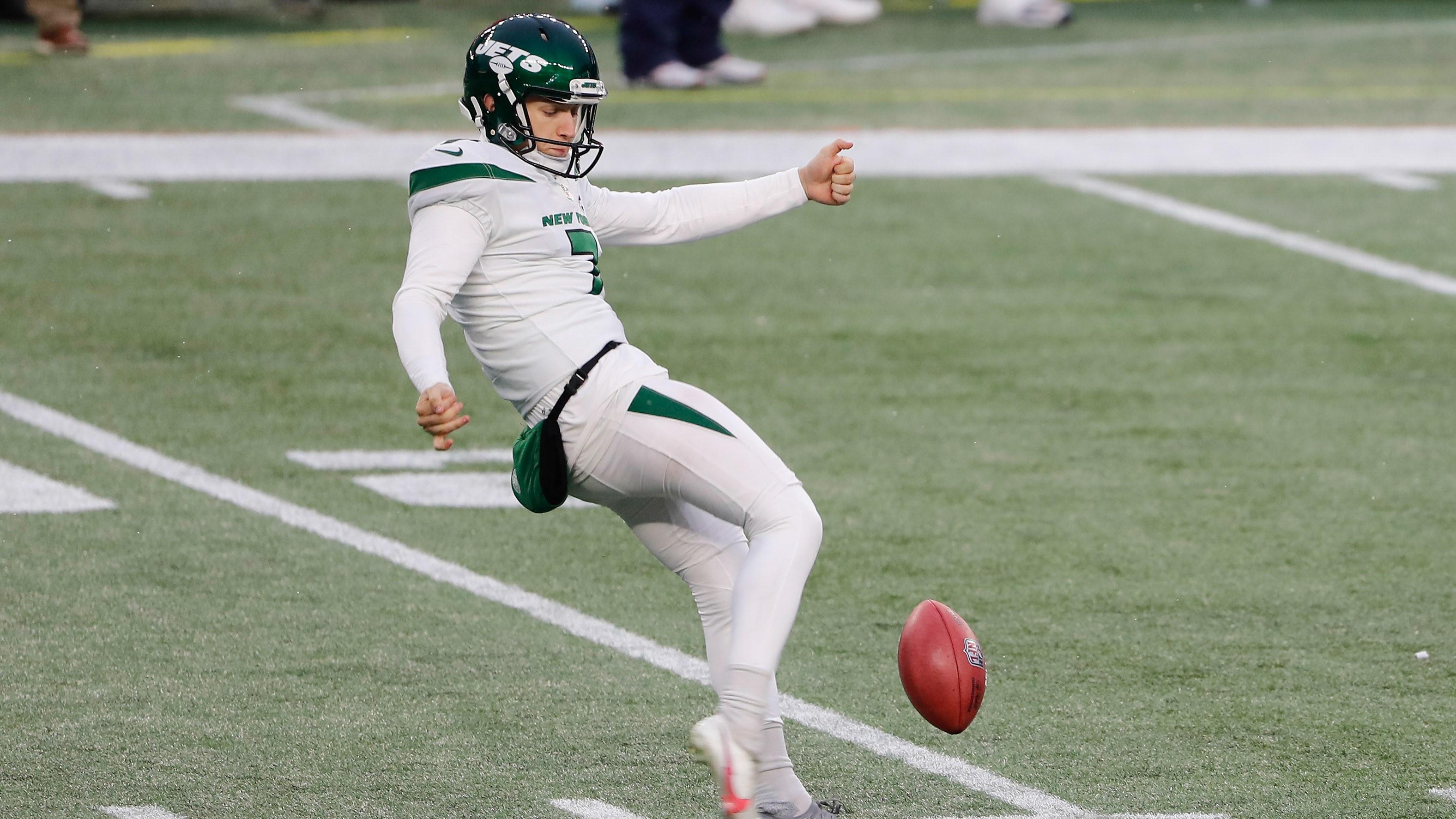 New York Jets punter Braden Mann (7) during the second half against the New England Patriots at Gillette Stadium. / Winslow Townson - USA TODAY Sports