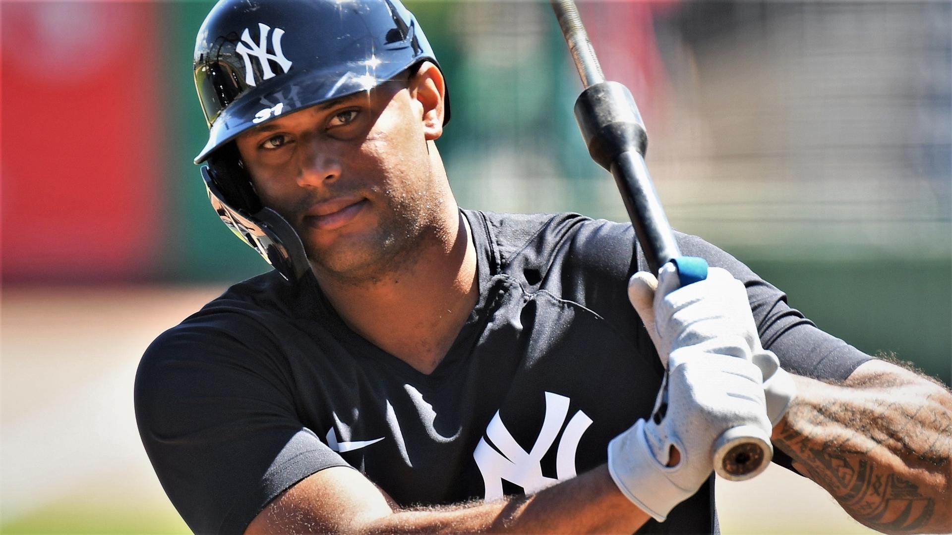New York Yankees outfielder Aaron Hicks (31) prepares to take batting practice before the game against the Philadelphia Phillies during spring training at BayCare Ballpark. Mandatory Credit: Jonathan Dyer-USA TODAY Sports / © Jonathan Dyer-USA TODAY Sports
