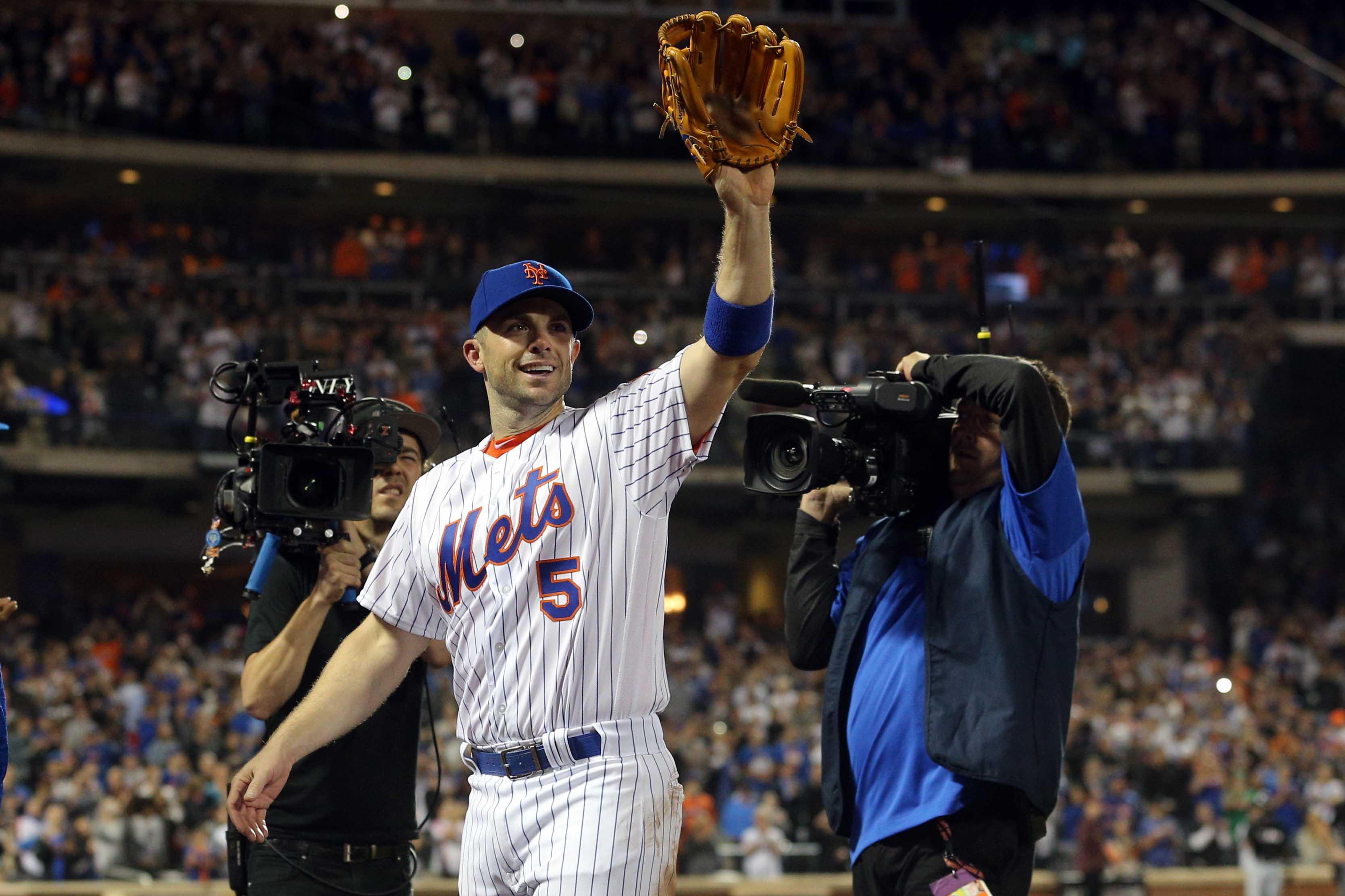 Sep 29, 2018; New York City, NY, USA; New York Mets third baseman David Wright (5) waves to the fans after being removed during the fifth inning against the Miami Marlins at Citi Field. Mandatory Credit: Brad Penner-USA TODAY Sports / Brad Penner-USA TODAY Sports