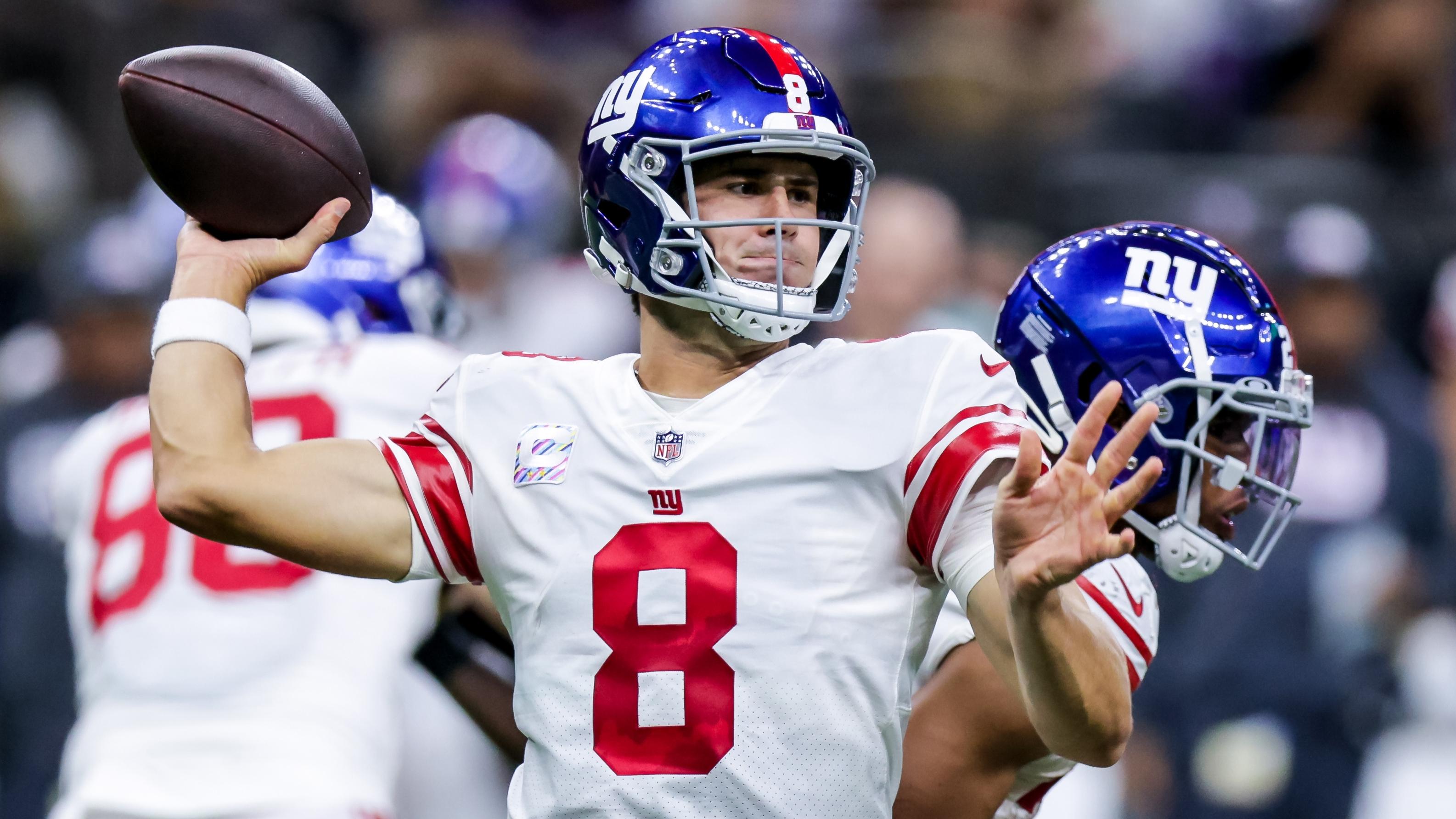 Oct 3, 2021; New Orleans, Louisiana, USA; New York Giants quarterback Daniel Jones (8) passes the ball against the New Orleans Saints during the second half at Caesars Superdome. / Stephen Lew-USA TODAY Sports