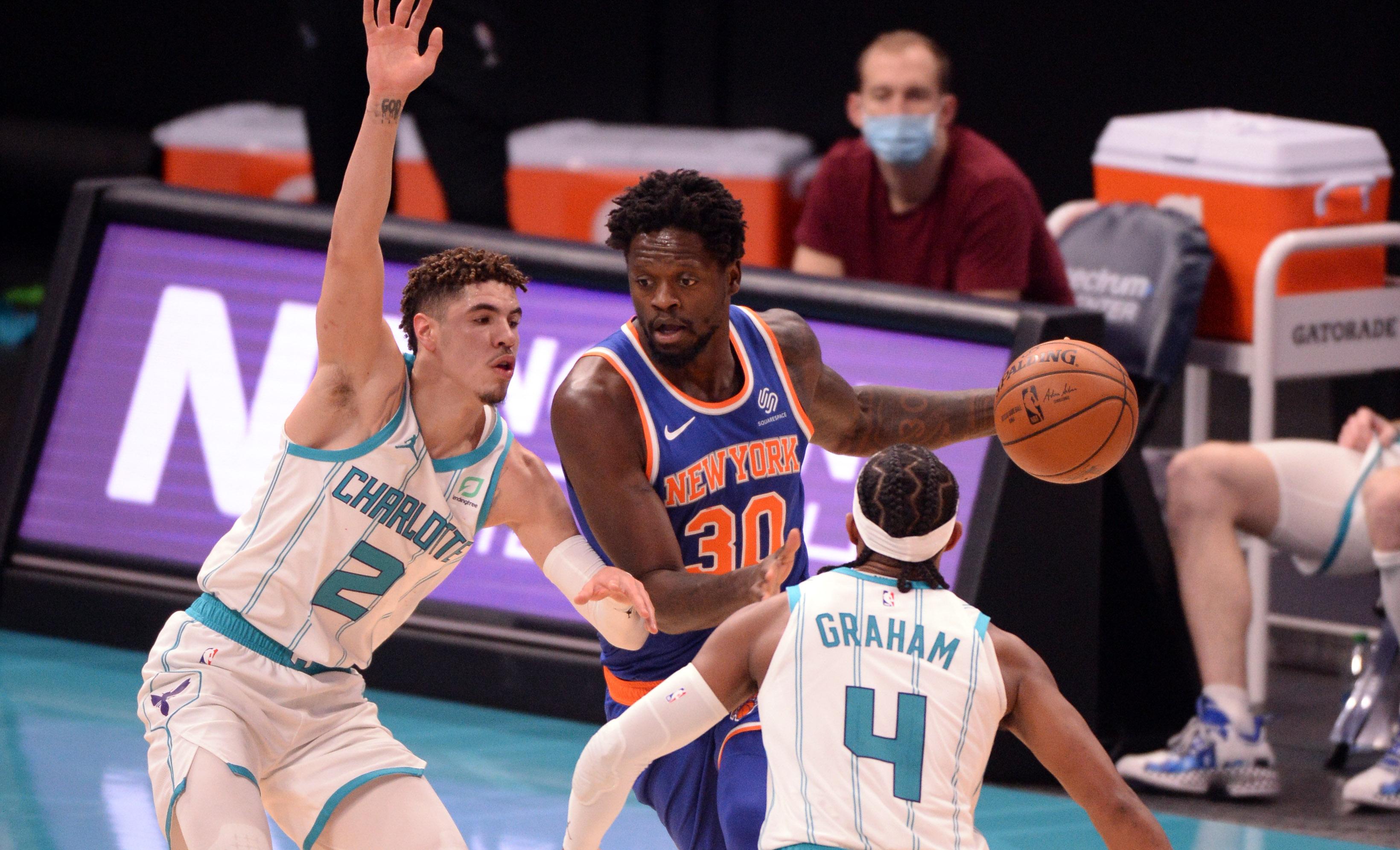 Jan 11, 2021; Charlotte, North Carolina, USA; New York Knicks forward center Julius Randle (30) dribbles the ball while defended by Charlotte Hornets guard LaMelo Ball (2) and guard Devonte Graham (4) during the second half at the Spectrum Center. / © Sam Sharpe-USA TODAY Sports