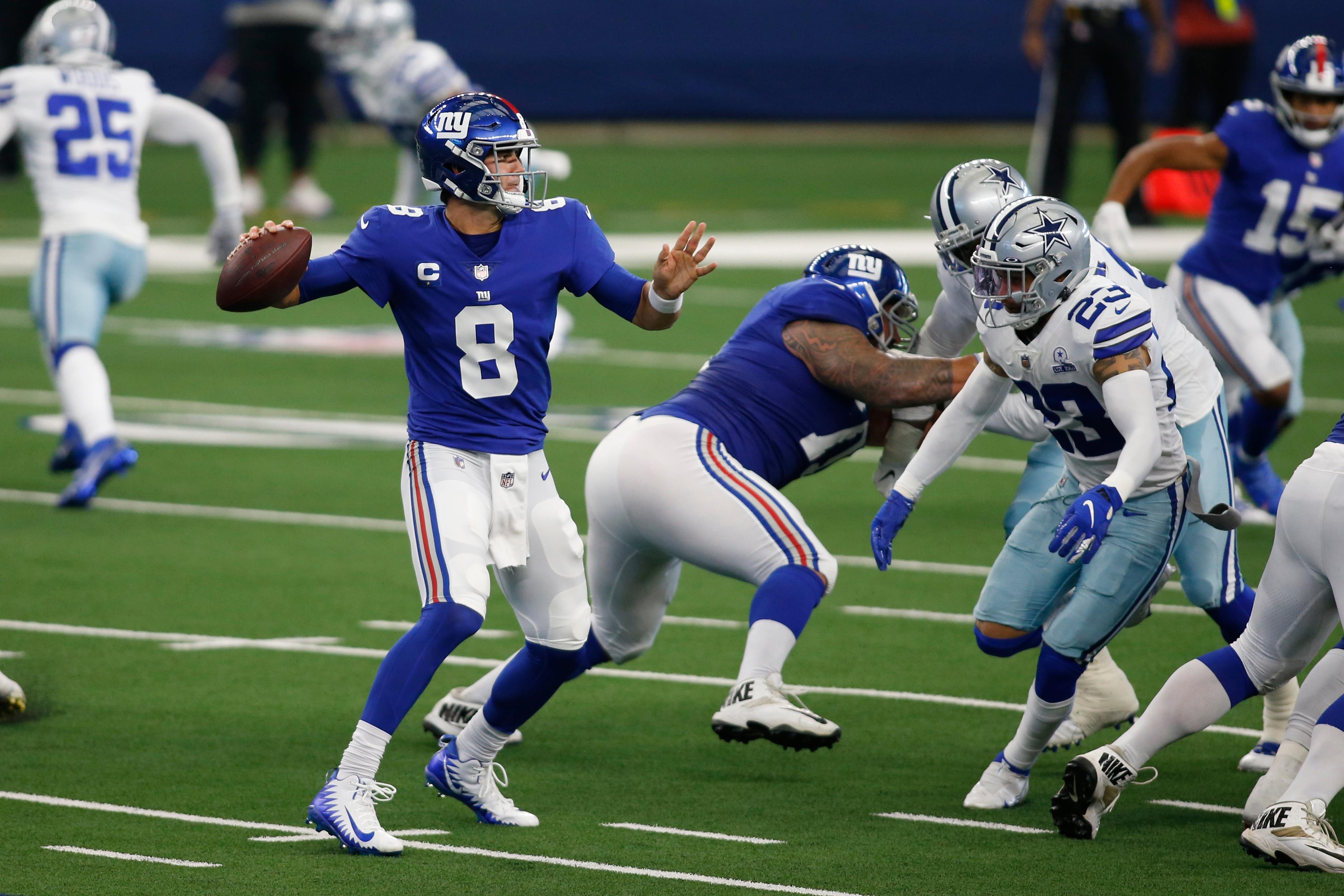 Oct 11, 2020; Arlington, Texas, USA; New York Giants quarterback Daniel Jones (8) throws a pass in the second quarter against the Dallas Cowboys at AT&T Stadium. / Tim Heitman-USA TODAY Sports
