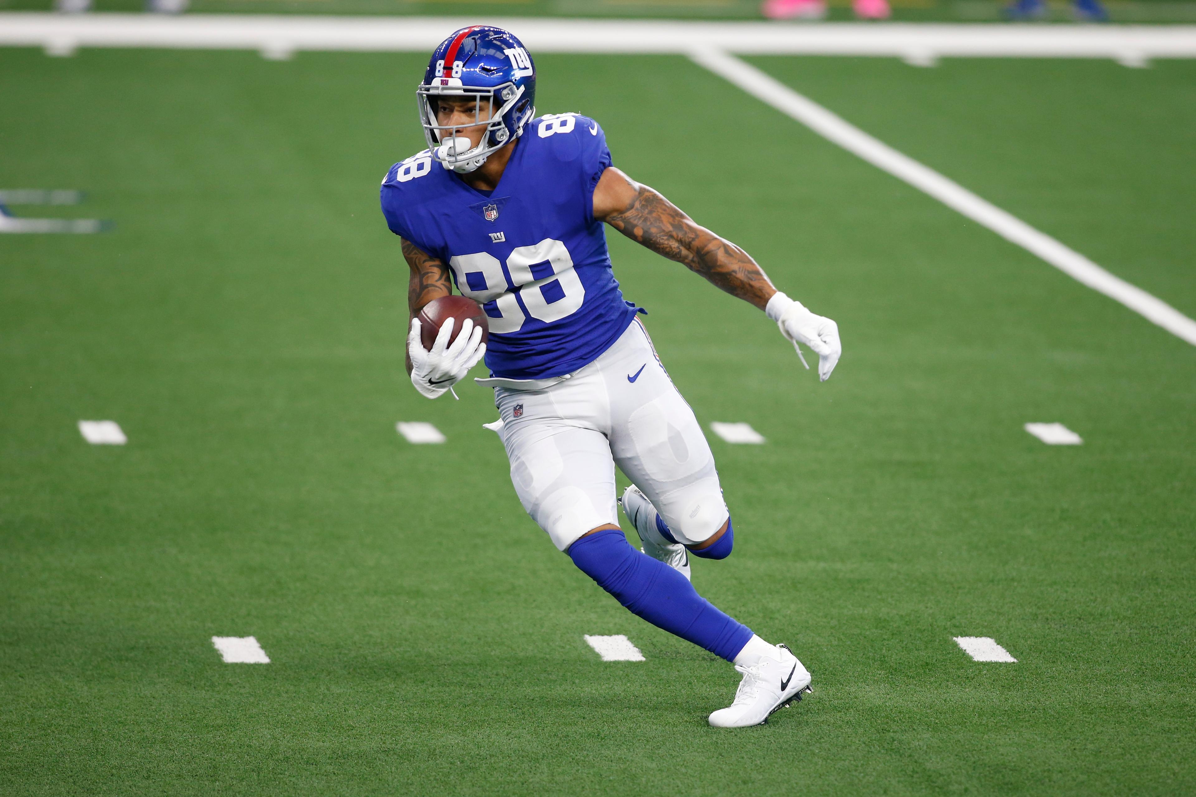 Oct 11, 2020; Arlington, Texas, USA; New York Giants tight end Evan Engram (88) runs a reverse for a touchdown in the first quarter against the Dallas Cowboys at AT&T Stadium. Mandatory Credit: Tim Heitman-USA TODAY Sports / © Tim Heitman-USA TODAY Sports