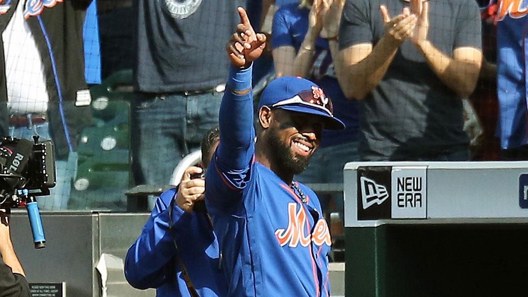 New York Mets shortstop Jose Reyes (7) waves to the crowd after being taken out of the game against the Miami Marlins during the first inning at Citi Field. Andy Marlin-USA TODAY Sports / Andy Marlin-USA TODAY Sports