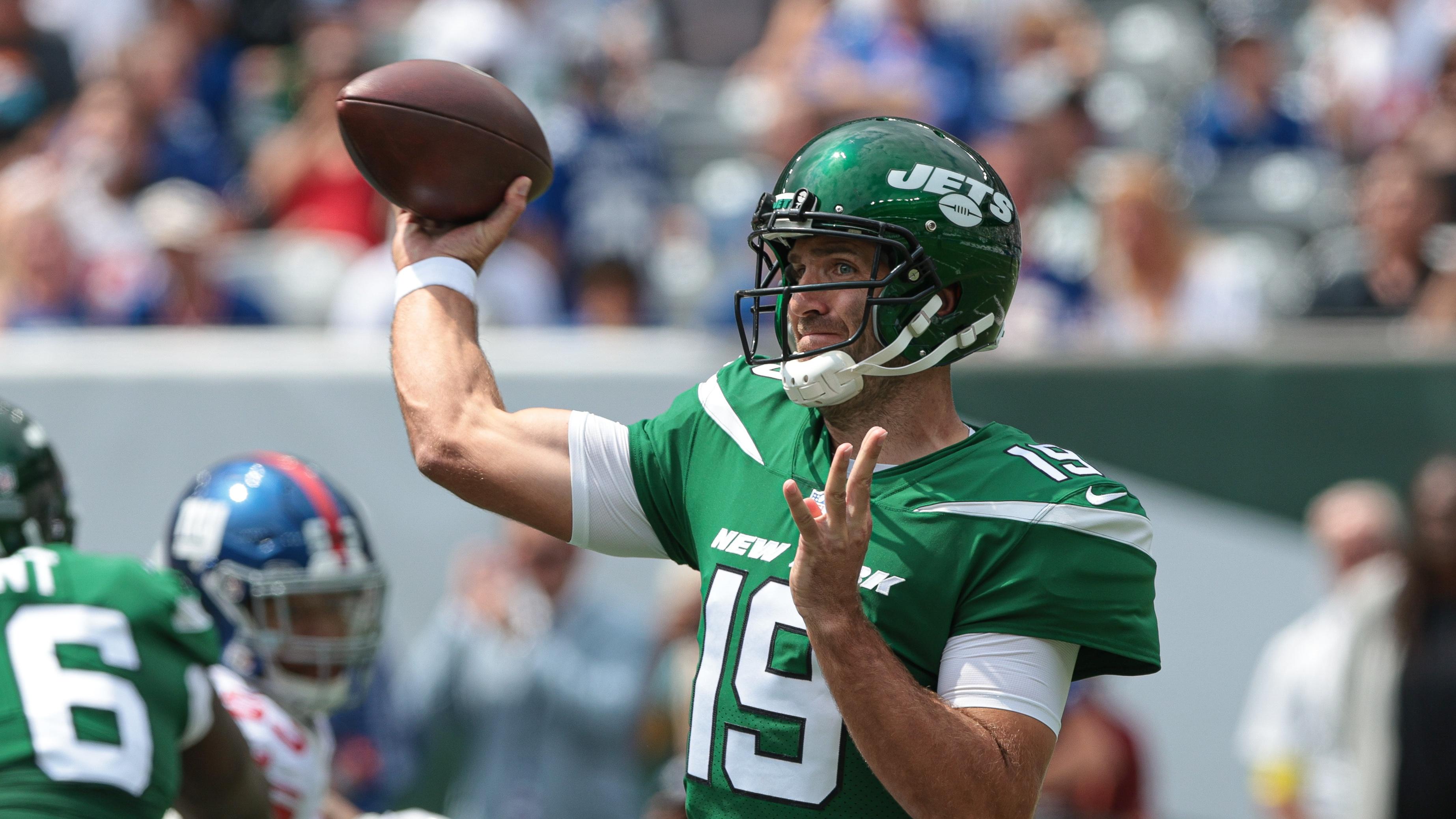 Aug 28, 2022; East Rutherford, New Jersey, USA; New York Jets quarterback Joe Flacco (19) throws the ball during the first half against the New York Giants at MetLife Stadium. Mandatory Credit: Vincent Carchietta-USA TODAY Sports / © Vincent Carchietta-USA TODAY Sports