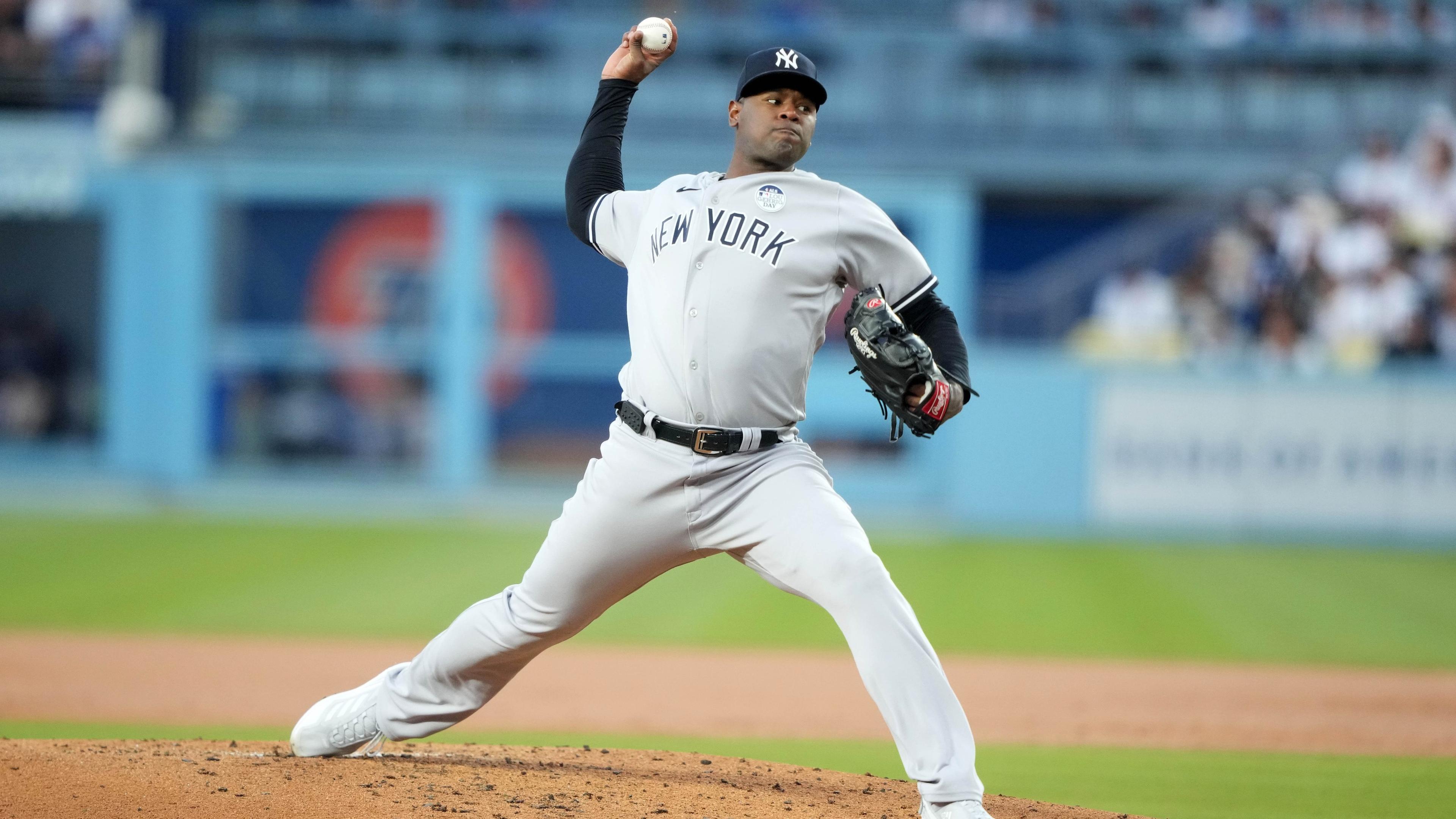 Jun 2, 2023; Los Angeles, California, USA; New York Yankees starting pitcher Luis Severino (40) throws in the second inning against the Los Angeles Dodgers at Dodger Stadium. / Kirby Lee-USA TODAY Sports