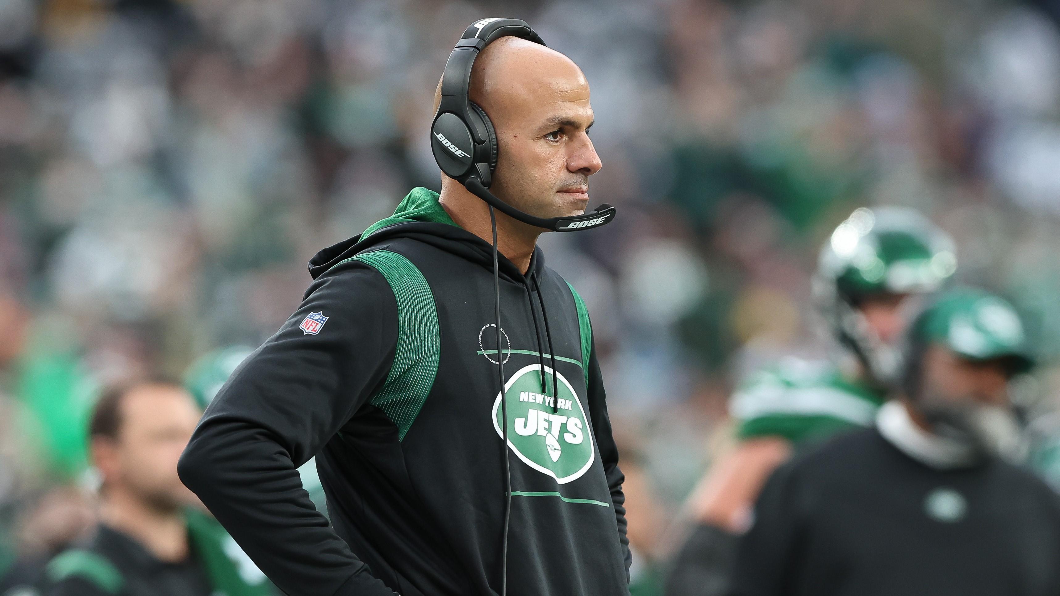 New York Jets head coach Robert Saleh looks on against the Tampa Bay Buccaneers during the second half at MetLife Stadium. / Vincent Carchietta-USA TODAY Sports