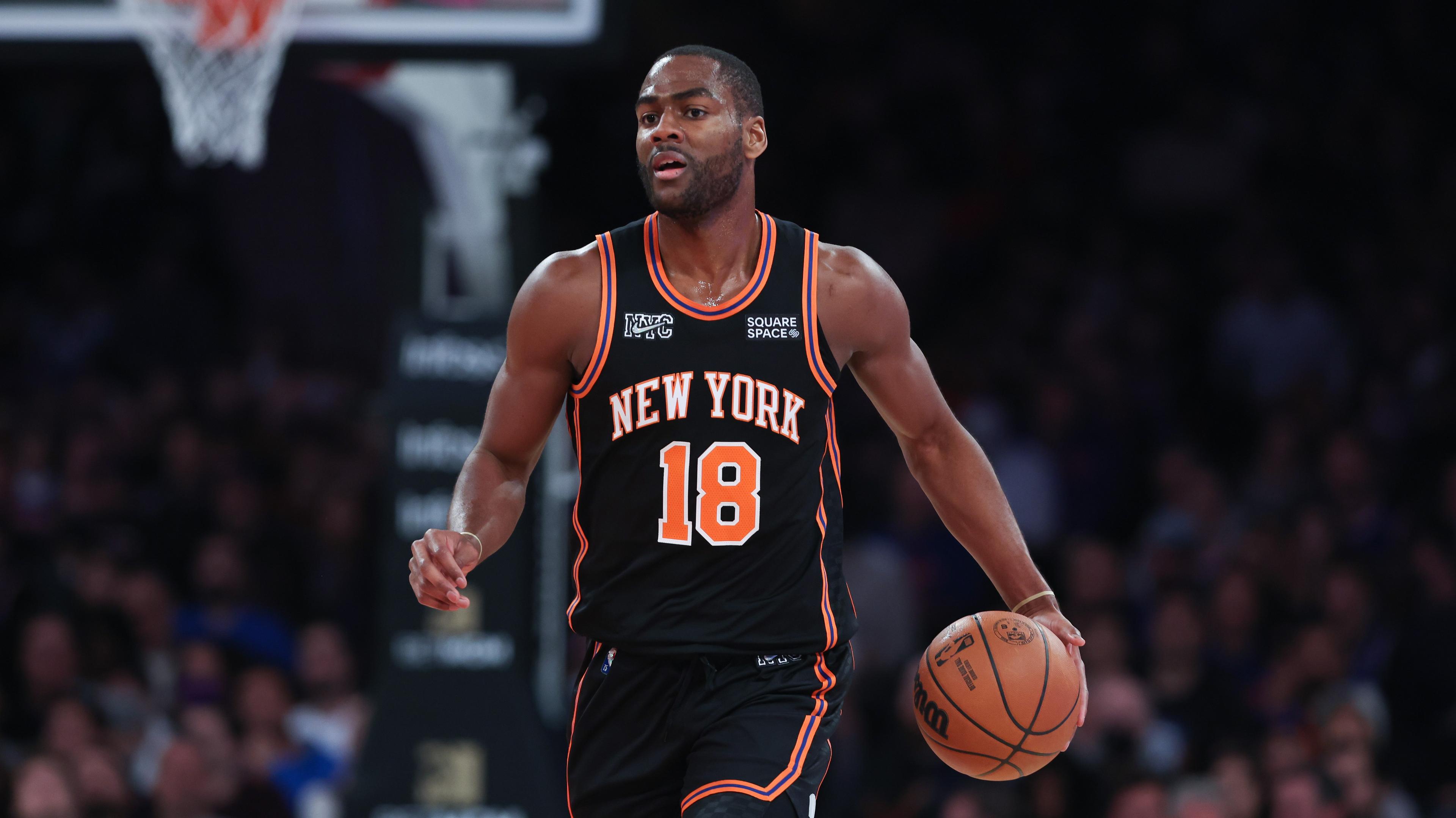 New York Knicks guard Alec Burks (18) dribbles up court against the Phoenix Suns during the first half at Madison Square Garden. / Vincent Carchietta-USA TODAY Sports