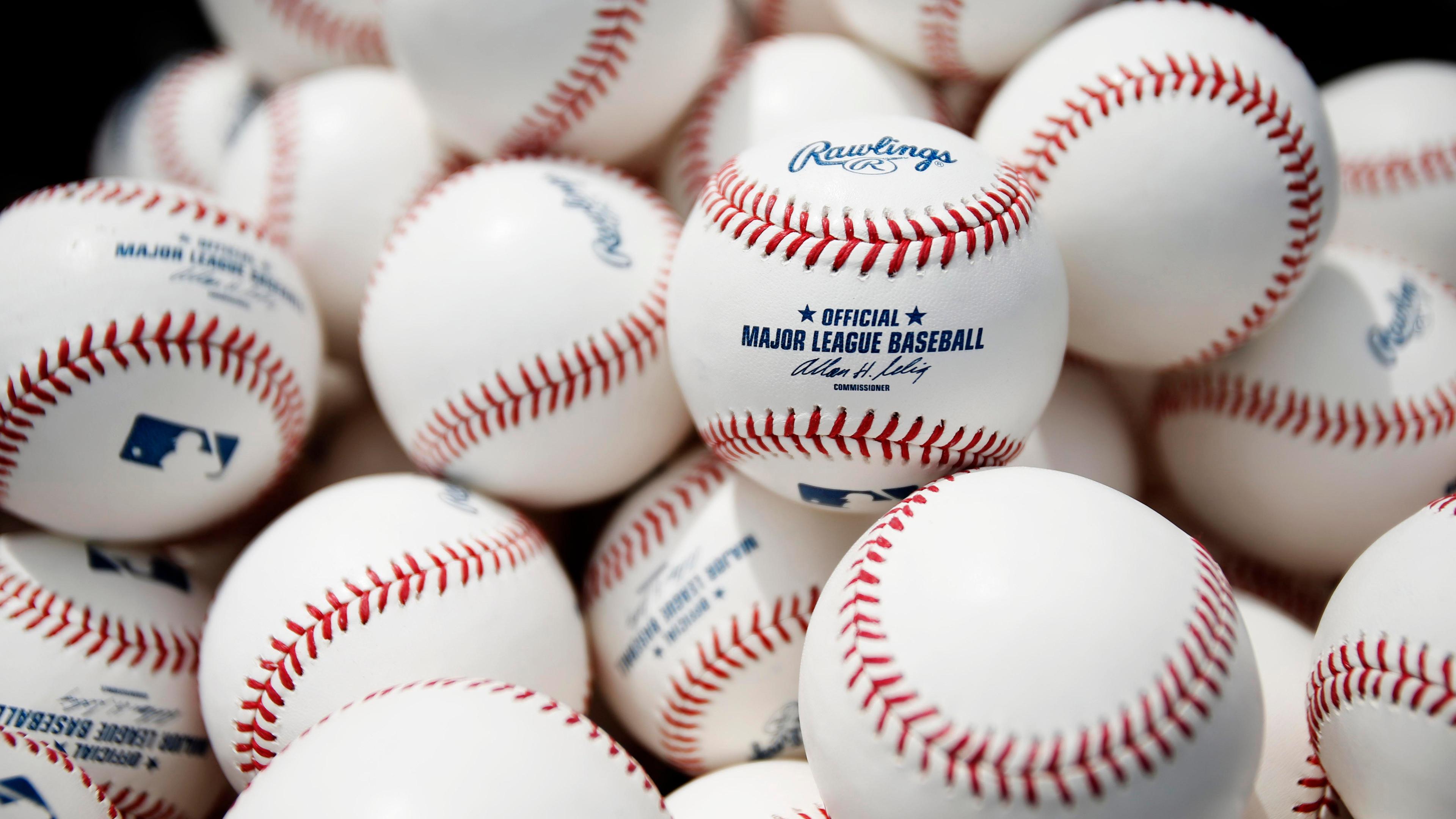 Baseball glove, bat and ball / Chris Humphreys-USA TODAY Sports