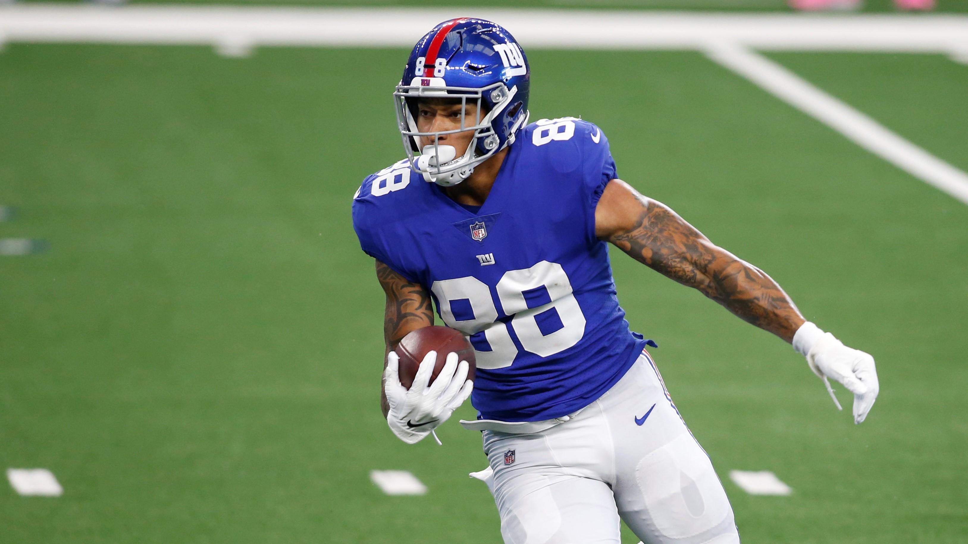 Oct 11, 2020; Arlington, Texas, USA; New York Giants tight end Evan Engram (88) runs a reverse for a touchdown in the first quarter against the Dallas Cowboys at AT&T Stadium. Mandatory Credit: Tim Heitman-USA TODAY Sports / Tim Heitman-USA TODAY Sports