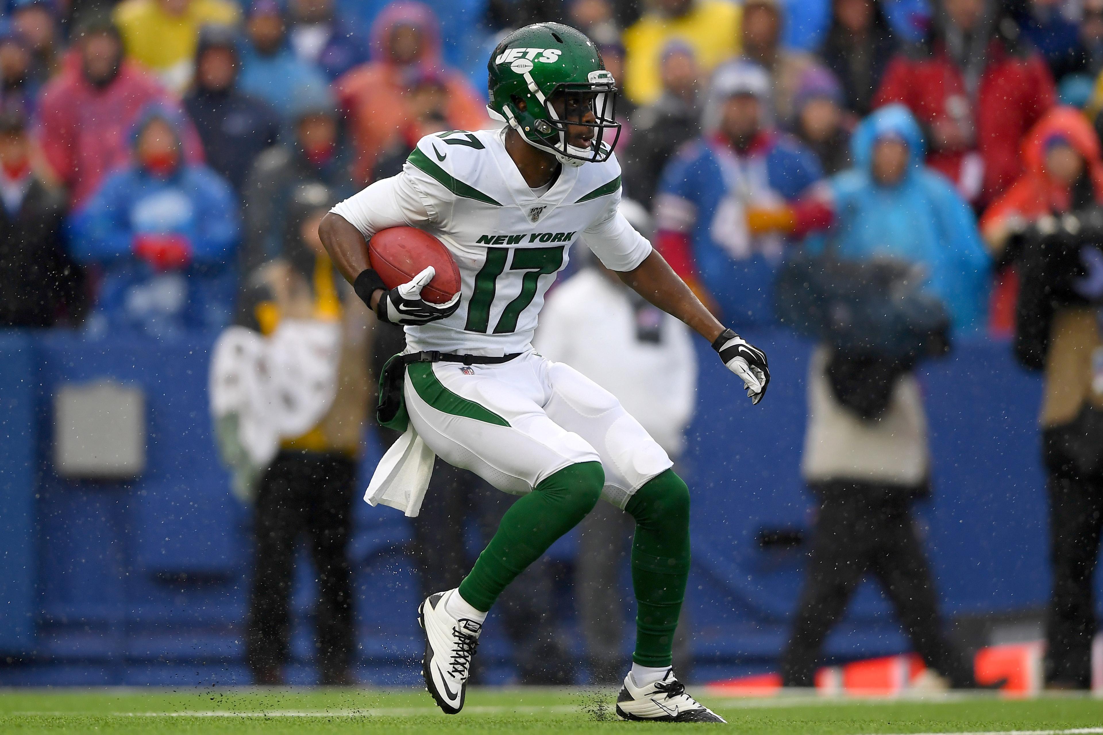 Dec 29, 2019; Orchard Park, New York, USA; New York Jets wide receiver Vyncint Smith (17) returns a kick-off against the Buffalo Bills during the first quarter at New Era Field. Mandatory Credit: Rich Barnes-USA TODAY Sports / Rich Barnes-USA TODAY Sports