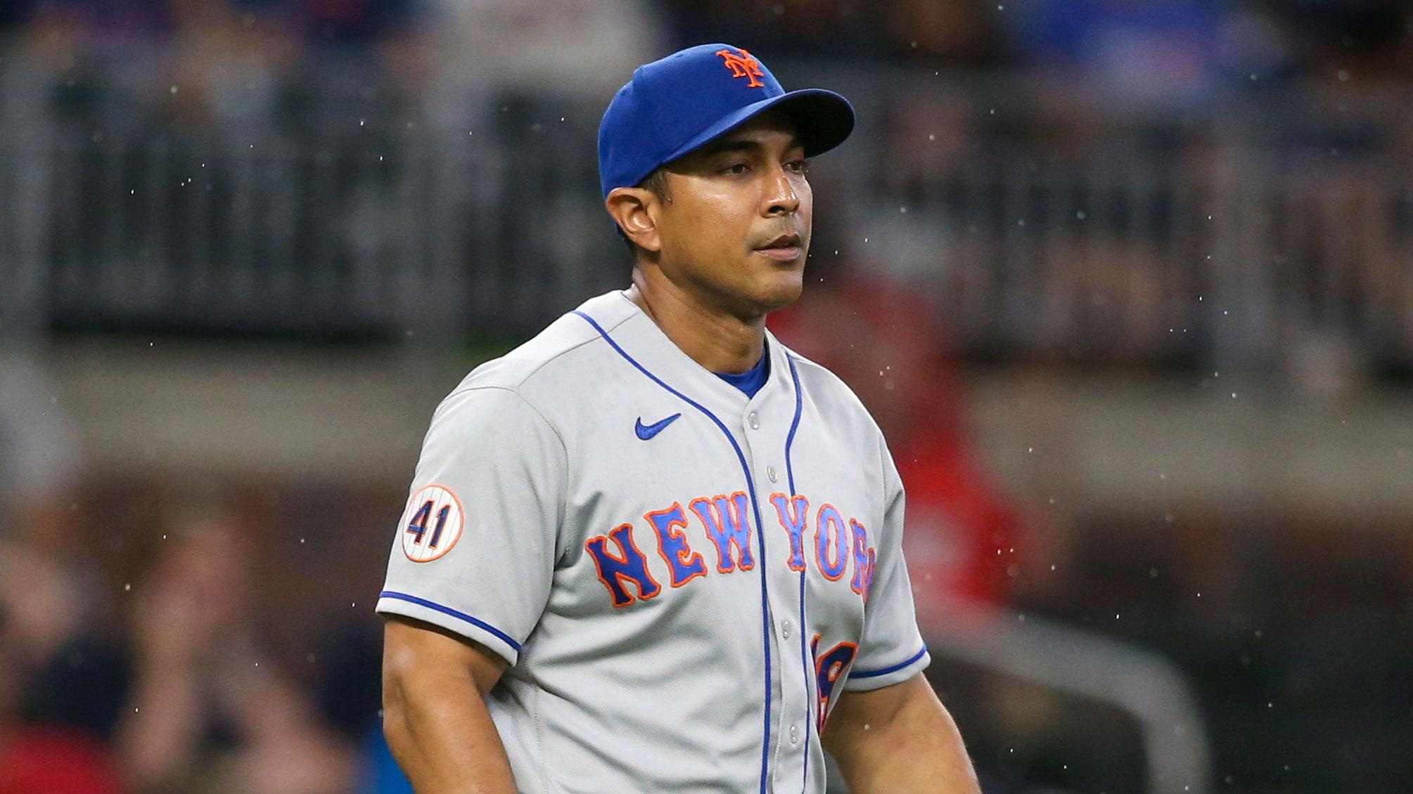 Jun 30, 2021; Atlanta, Georgia, USA; New York Mets manager Luis Rojas (19) makes a pitching change against the Atlanta Braves in the eighth inning at Truist Park. / Brett Davis-USA TODAY Sports