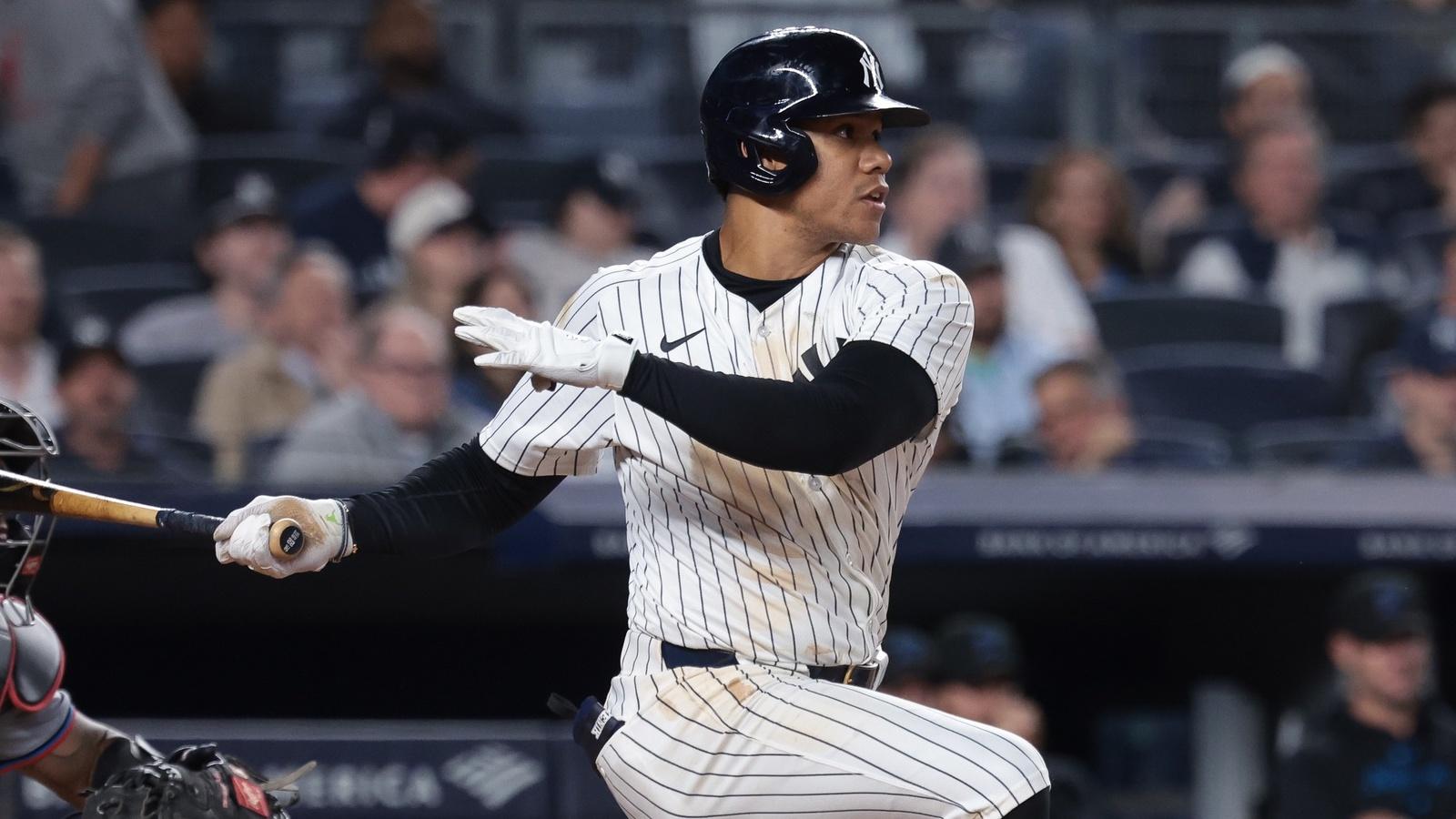 New York Yankees right fielder Juan Soto (22) hits an RBI single during the sixth inning against the Miami Marlins at Yankee Stadium. / Vincent Carchietta-USA TODAY Sports