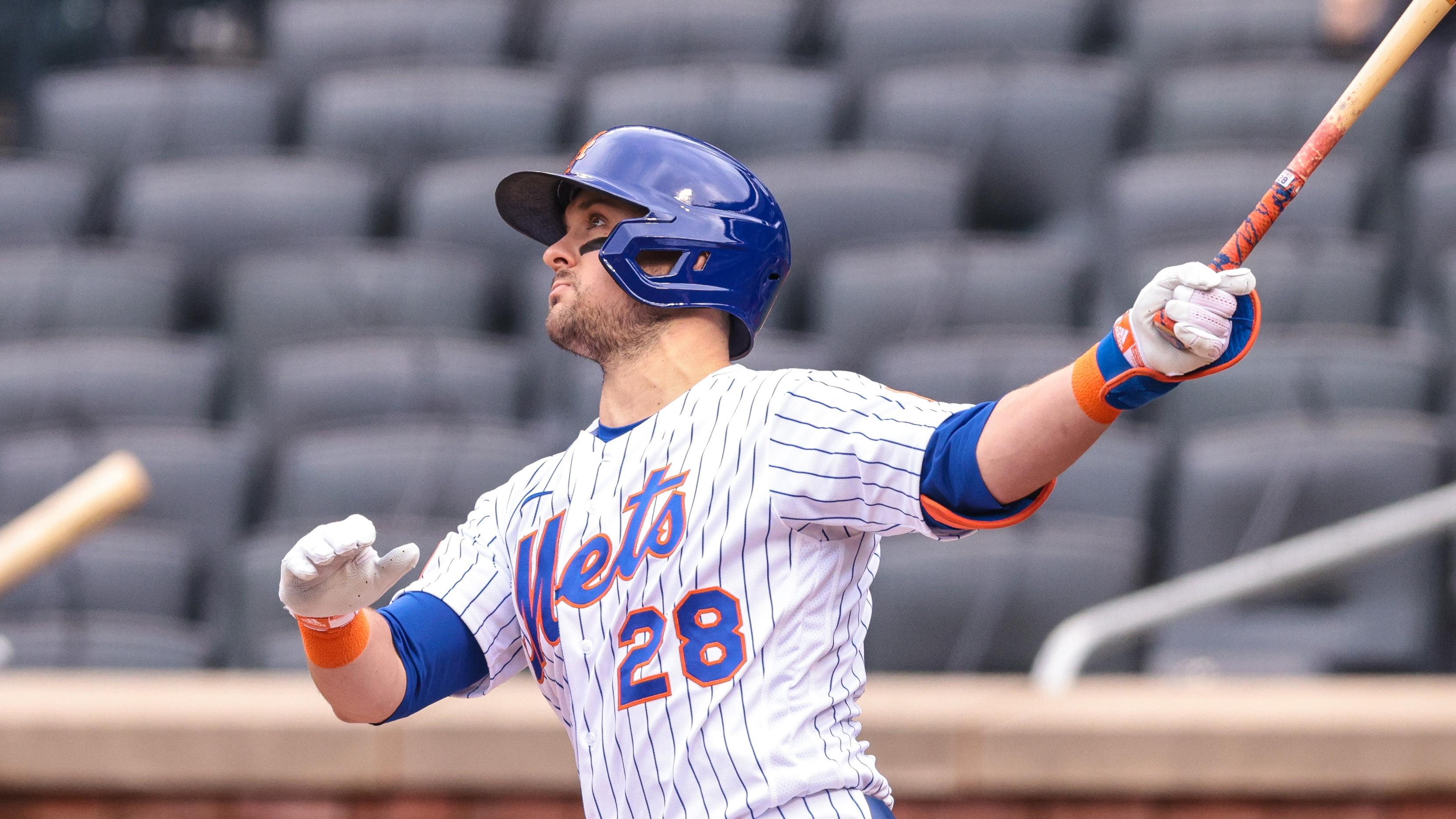 New York Mets left fielder J.D. Davis (28) hits a home run during the first inning against the Washington Nationals during the first inning at Citi Field. / Vincent Carchietta-USA TODAY Sports