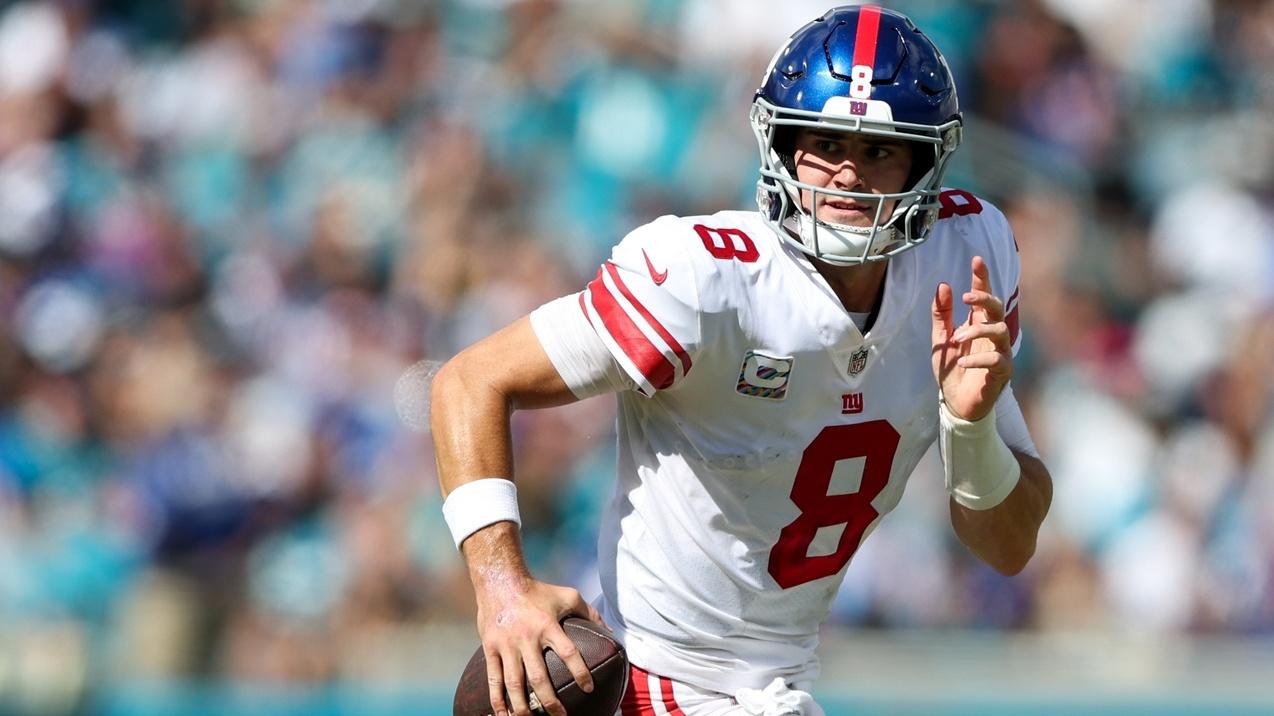 Oct 23, 2022; Jacksonville, Florida, USA; New York Giants quarterback Daniel Jones (8) looks to pass the ball against the Jacksonville Jaguars in the second quarter at TIAA Bank Field. / Nathan Ray Seebeck-USA TODAY Sports