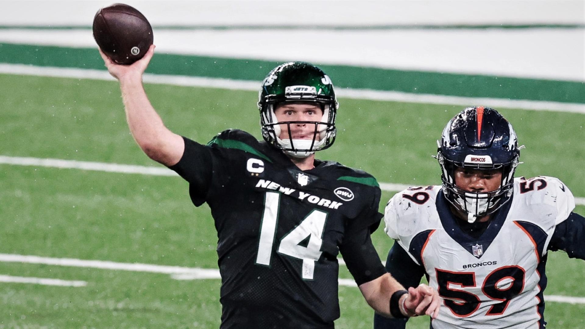 Oct 1, 2020; East Rutherford, New Jersey, USA; New York Jets quarterback Sam Darnold (14) throws the ball as Denver Broncos linebacker Malik Reed (59) pursues during the second half at MetLife Stadium. Mandatory Credit: Vincent Carchietta-USA TODAY Sports / © Vincent Carchietta-USA TODAY Sports