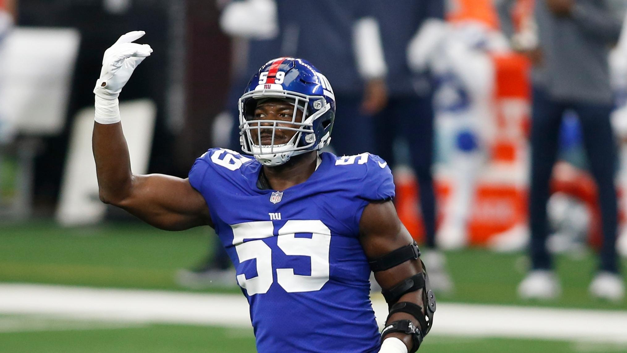 New York Giants outside linebacker Lorenzo Carter (59) in injured in the first quarter against the Dallas Cowboys at AT&T Stadium. / Tim Heitman-USA TODAY Sports
