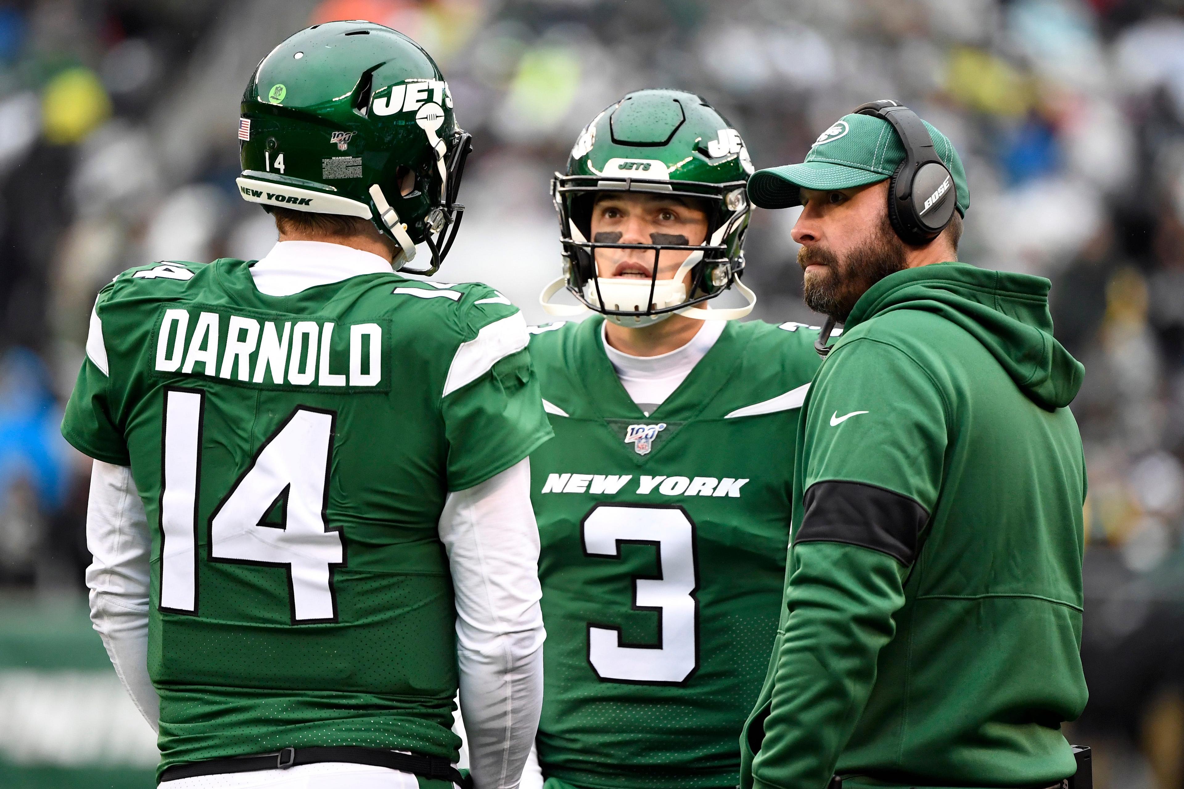 New York Jets head coach Adam Gase, far right, talks with quarterbacks Sam Darnold (14) and David Fales (3) during an Oakland Raider challenge in the first half of an NFL game at MetLife Stadium on Sunday, Nov. 24, 2019, on East Rutherford. / © Danielle Parhizkaran/NorthJersey.com, NorthJersey.com via Imagn Content Services, LLC