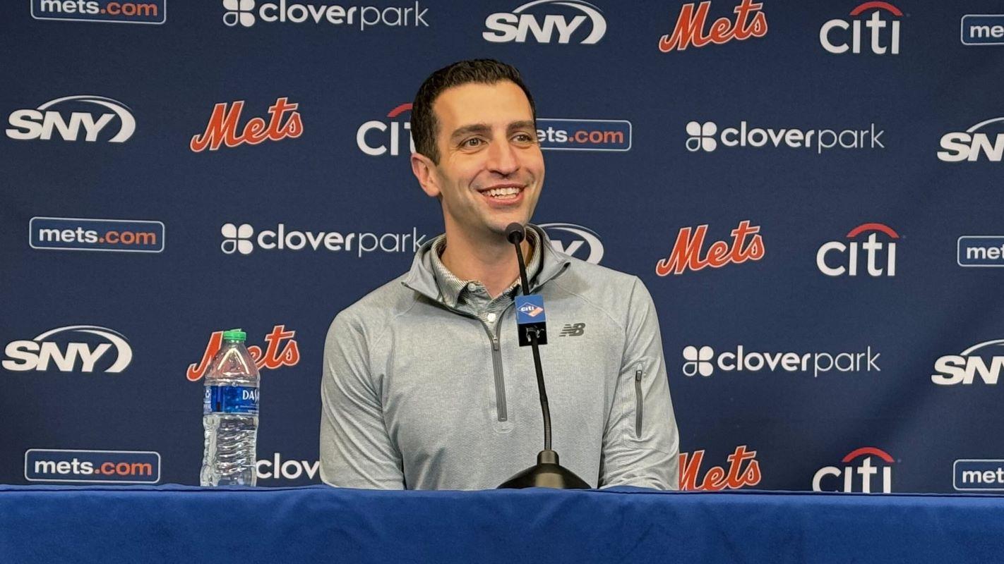 David Stearns at the podium during Mets spring training on Feb. 12, 2024. / SNY