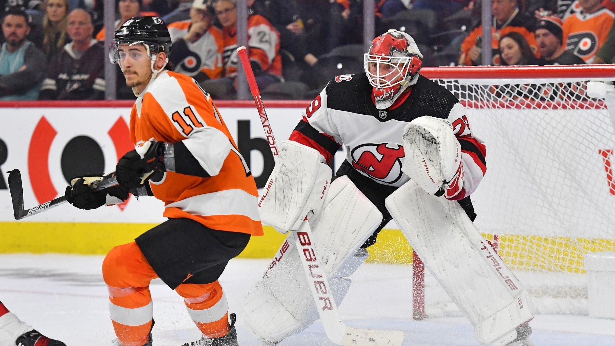 Philadelphia Flyers right wing Travis Konecny (11) battles for position in front of New Jersey Devils goaltender Mackenzie Blackwood. / Eric Hartline-USA TODAY Sports