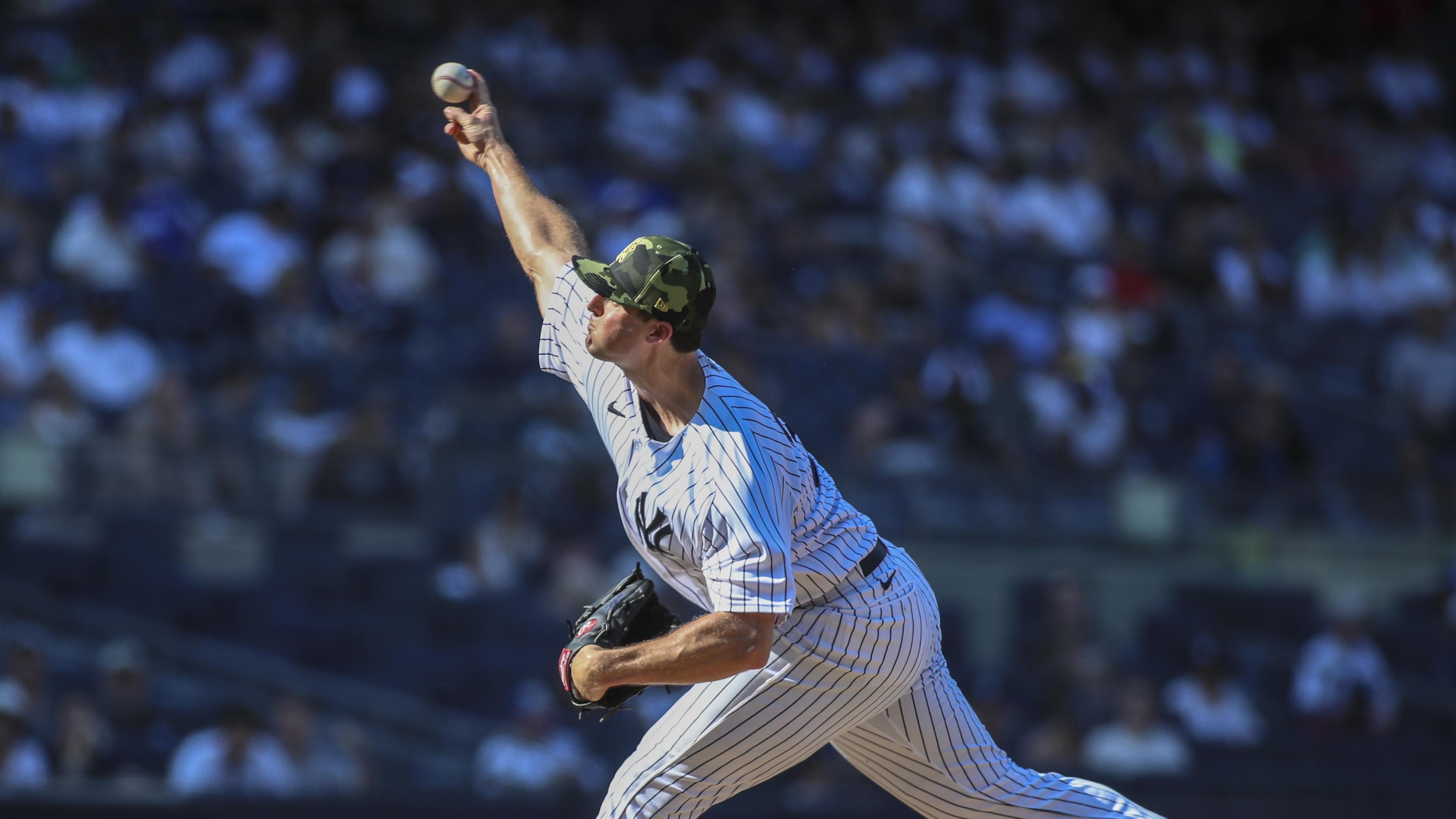 May 21, 2022; Bronx, New York, USA; New York Yankees relief pitcher Clay Holmes (35) pitches in the ninth inning against the Chicago White Sox at Yankee Stadium. Mandatory Credit: Wendell Cruz-USA TODAY Sports / © Wendell Cruz-USA TODAY Sports