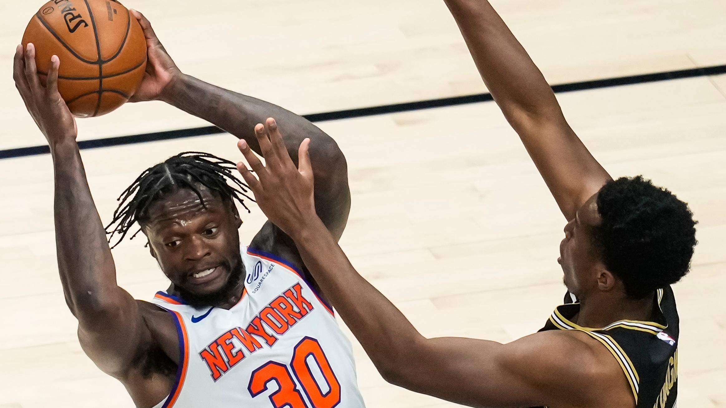 New York Knicks forward Julius Randle (30) looks to pass against Atlanta Hawks forward Onyeka Okongwu (17) and forward Danilo Gallinari (8) during the first half in game four in the first round / Dale Zanine-USA TODAY