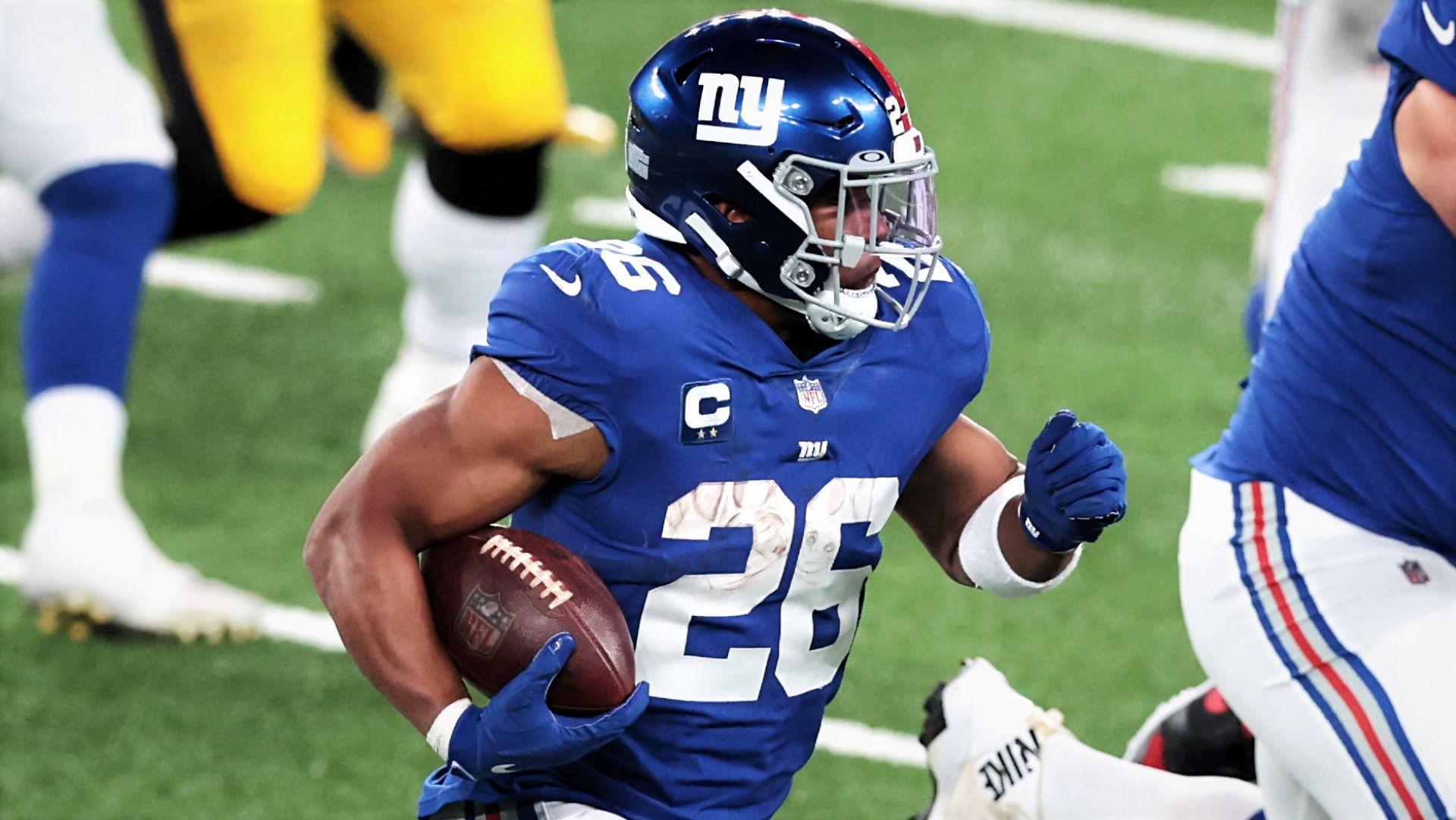 Sep 14, 2020; East Rutherford, New Jersey, USA; New York Giants running back Saquon Barkley (26) carries the ball against the Pittsburgh Steelers as offensive guard Kevin Zeitler (70) blocks during the second half at MetLife Stadium. Mandatory Credit: Vincent Carchietta-USA TODAY Sports / © Vincent Carchietta-USA TODAY Sports