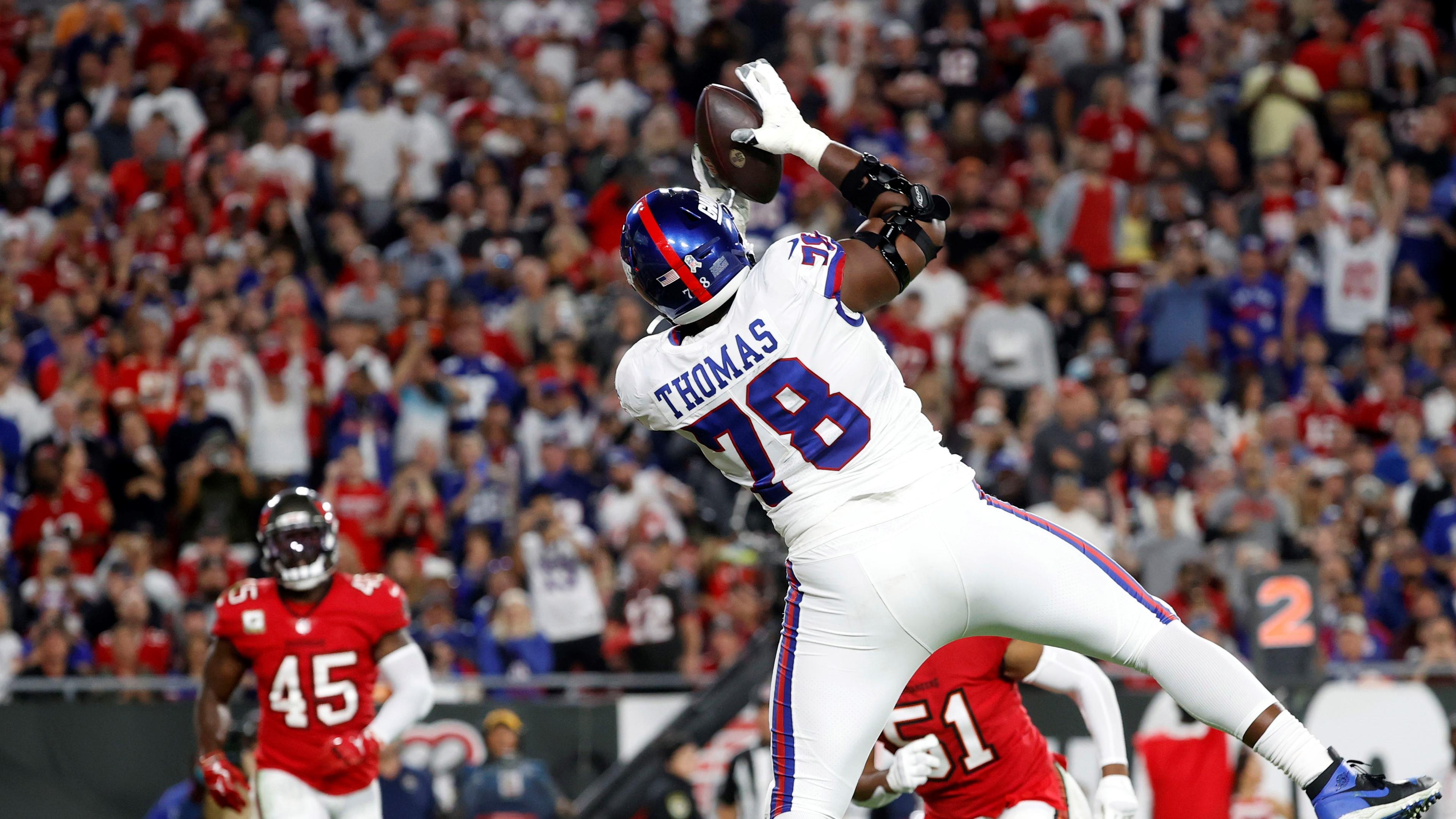 Nov 22, 2021; Tampa, Florida, USA;New York Giants offensive tackle Andrew Thomas (78) scores a touchdown against the Tampa Bay Buccaneers during the second quarter at Raymond James Stadium. Mandatory Credit: Kim Klement-USA TODAY Sports / Kim Klement-USA TODAY Sports
