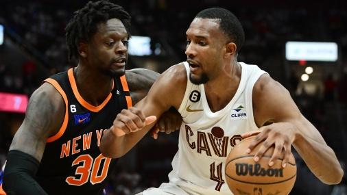 New York Knicks forward Julius Randle (30) defends Cleveland Cavaliers forward Evan Mobley (4) during the second half of game two of the 2023 NBA playoffs at Rocket Mortgage FieldHouse / Ken Blaze - USA TODAY Sports