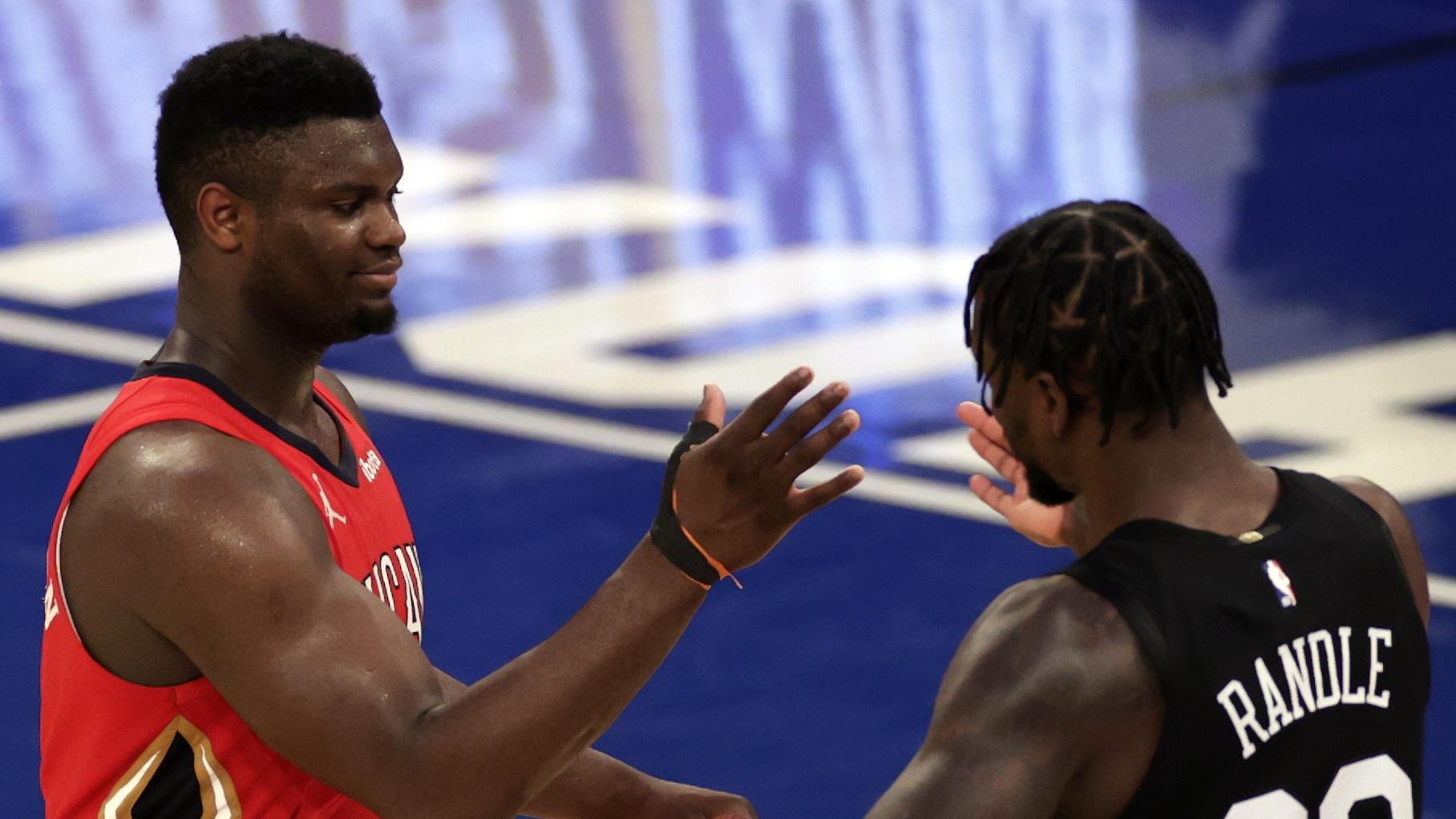 New Orleans Pelicans forward Zion Williamson shakes hands with New York Knicks forward Julius Randle (30) after overtime at Madison Square Garden. The Knicks won in overtime 122-112. / © POOL PHOTOS-USA TODAY Sports