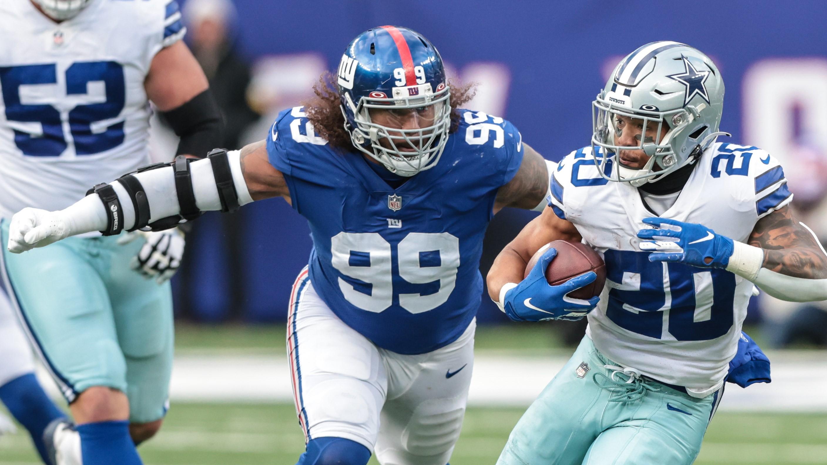 Dec 19, 2021; East Rutherford, New Jersey, USA; Dallas Cowboys running back Tony Pollard (20) carries the ball as New York Giants defensive end Leonard Williams (99) pursues during the second half at MetLife Stadium. Mandatory Credit: Vincent Carchietta-USA TODAY Sports / Vincent Carchietta-USA TODAY Sports