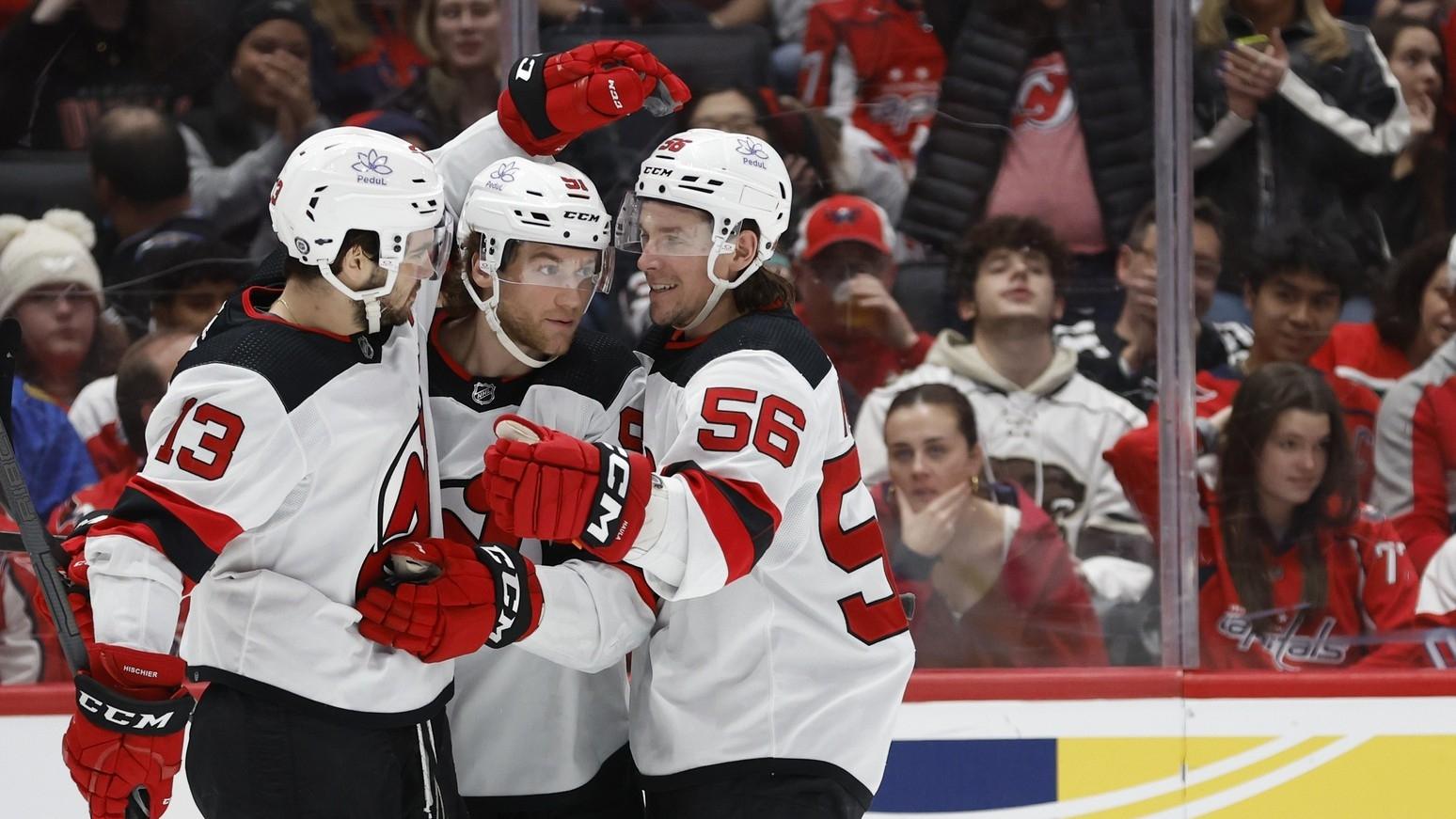 New Jersey Devils center Dawson Mercer (91) celebrates with teammates after scoring a goal against the Washington Capitals in the second period at Capital One Arena. / Geoff Burke-USA TODAY Sports