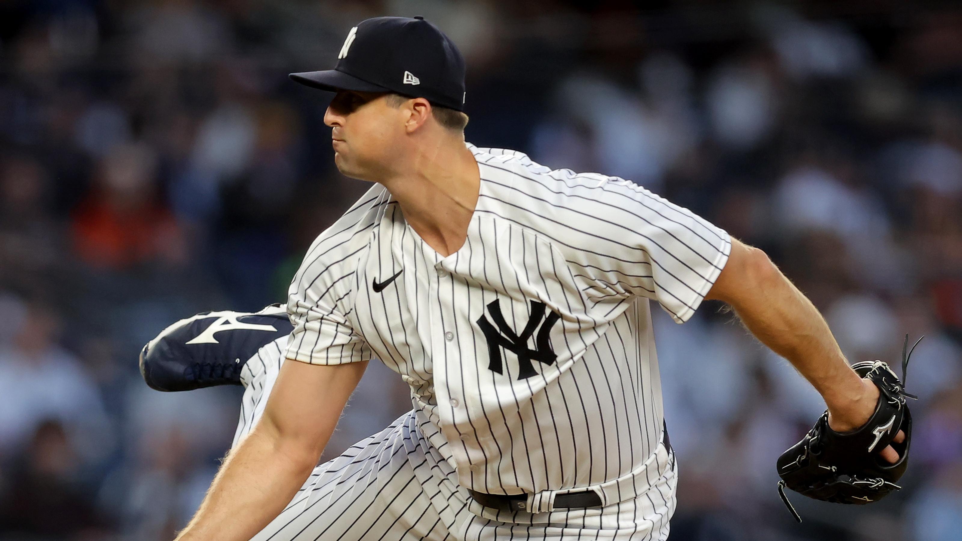 Apr 1, 2023; Bronx, New York, USA; New York Yankees relief pitcher Clay Holmes (35) pitches against the San Francisco Giants during the ninth inning at Yankee Stadium. Mandatory Credit: Brad Penner-USA TODAY Sports / © Brad Penner-USA TODAY Sports